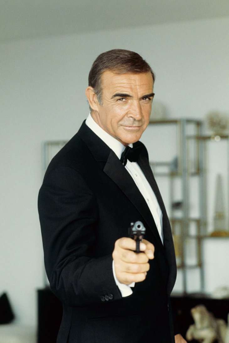 Sean Connery in his James Bond character dressed in an iconic suit and tie. | Photo: Getty Images