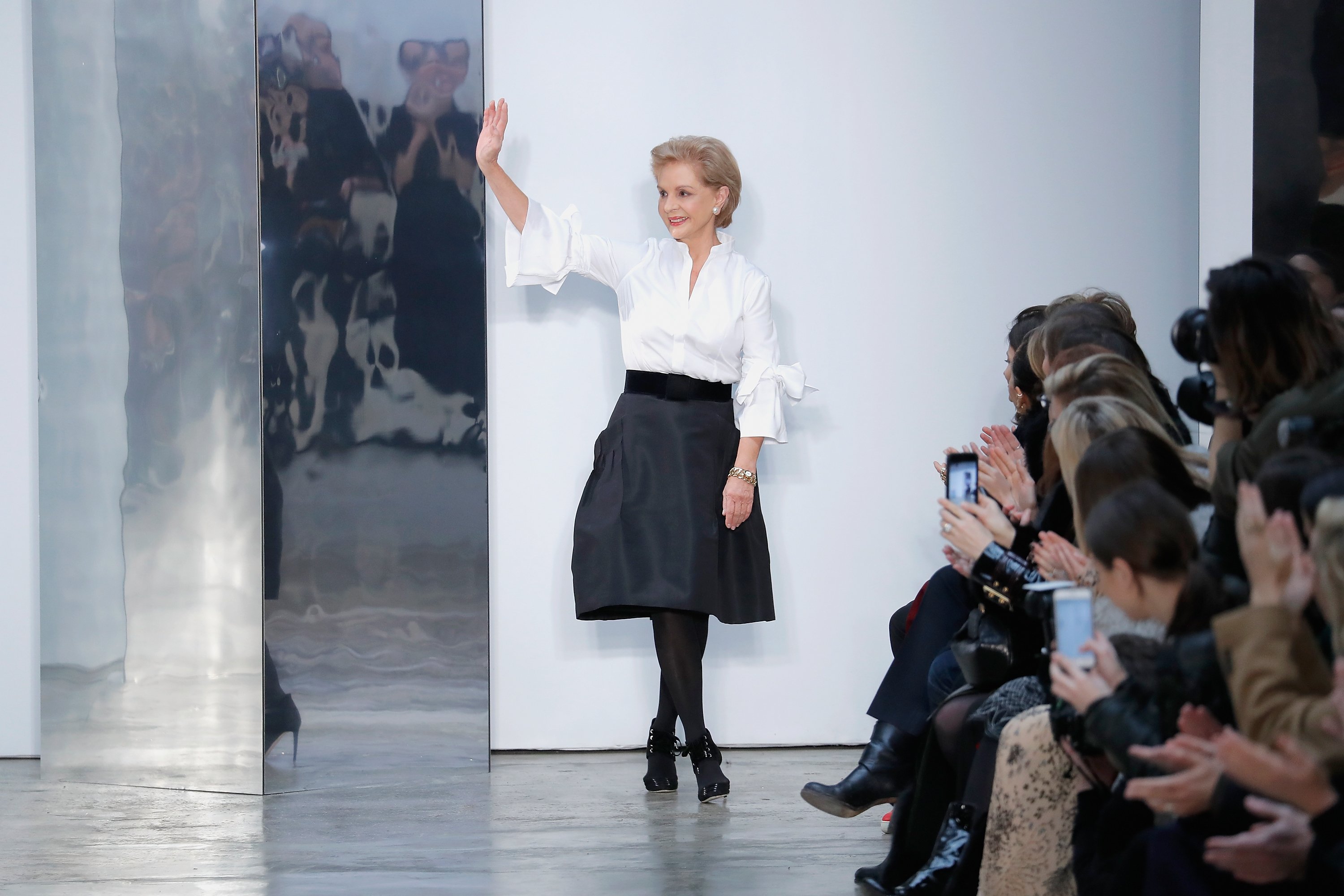Carolina Herrera en la pasarela de su colección en la Semana de la Moda de Nueva York en febrero de 2017 || Foto: Getty Images Carolina Herrera en la pasarela de su colección en la Semana de la Moda de Nueva York en febrero de 2017 || Foto: Getty Images