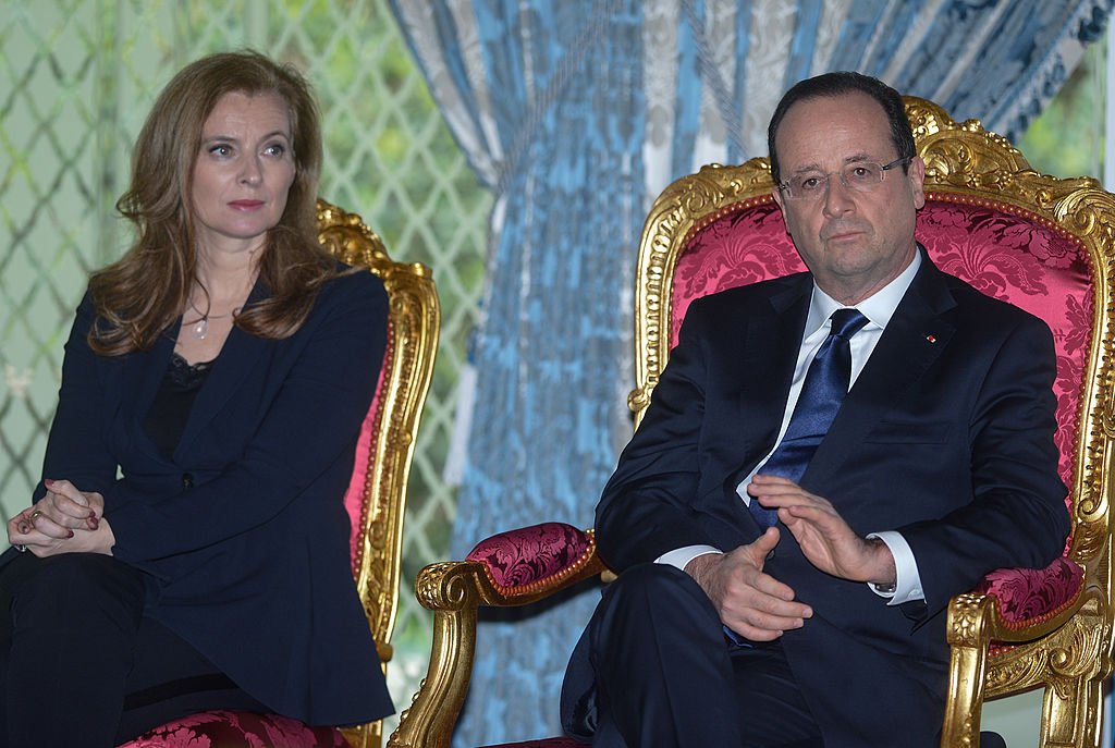French President François Hollande and Valerie Trierweiler attend the welcoming ceremony during the two-day official visit to the Casablanca Palace on April 3, 2013 in Casablanca, Morocco.  |  Photo: Getty Images