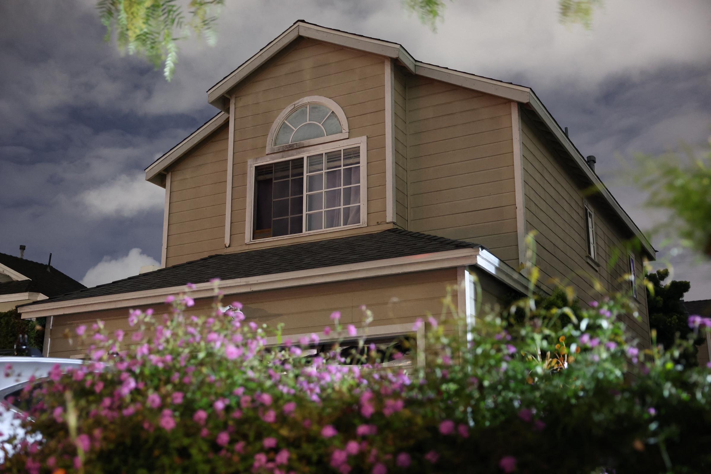 FBI agents stand outside a residence associated with shooting suspect Cole Tomas Allen in Torrance, California, on April 25, 2026 | Source: Getty Images