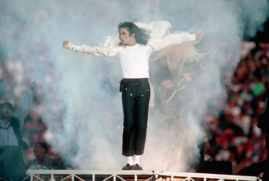 Michael Jackson performs at the Super Bowl XXVII Halftime show at the Rose Bowl on January 31, 1993 in Pasadena, California. | Source: Getty Images