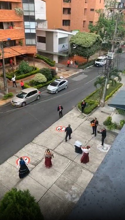 Grupo de Mariachis tocando en la calle, en Bucaramanga. | Foto: Captura de pantalla de Instagram/ Baezdijo