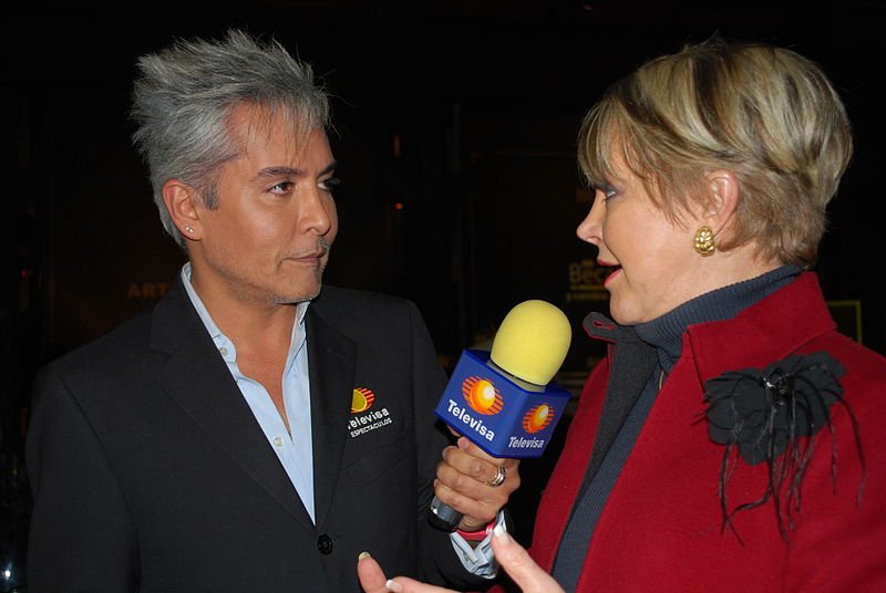 Reportero de Televisa entrevista a la periodista Lolita Ayala. | Foto: Wikipedia Reportero de Televisa entrevista a la periodista Lolita Ayala. | Foto: Wikipedia
