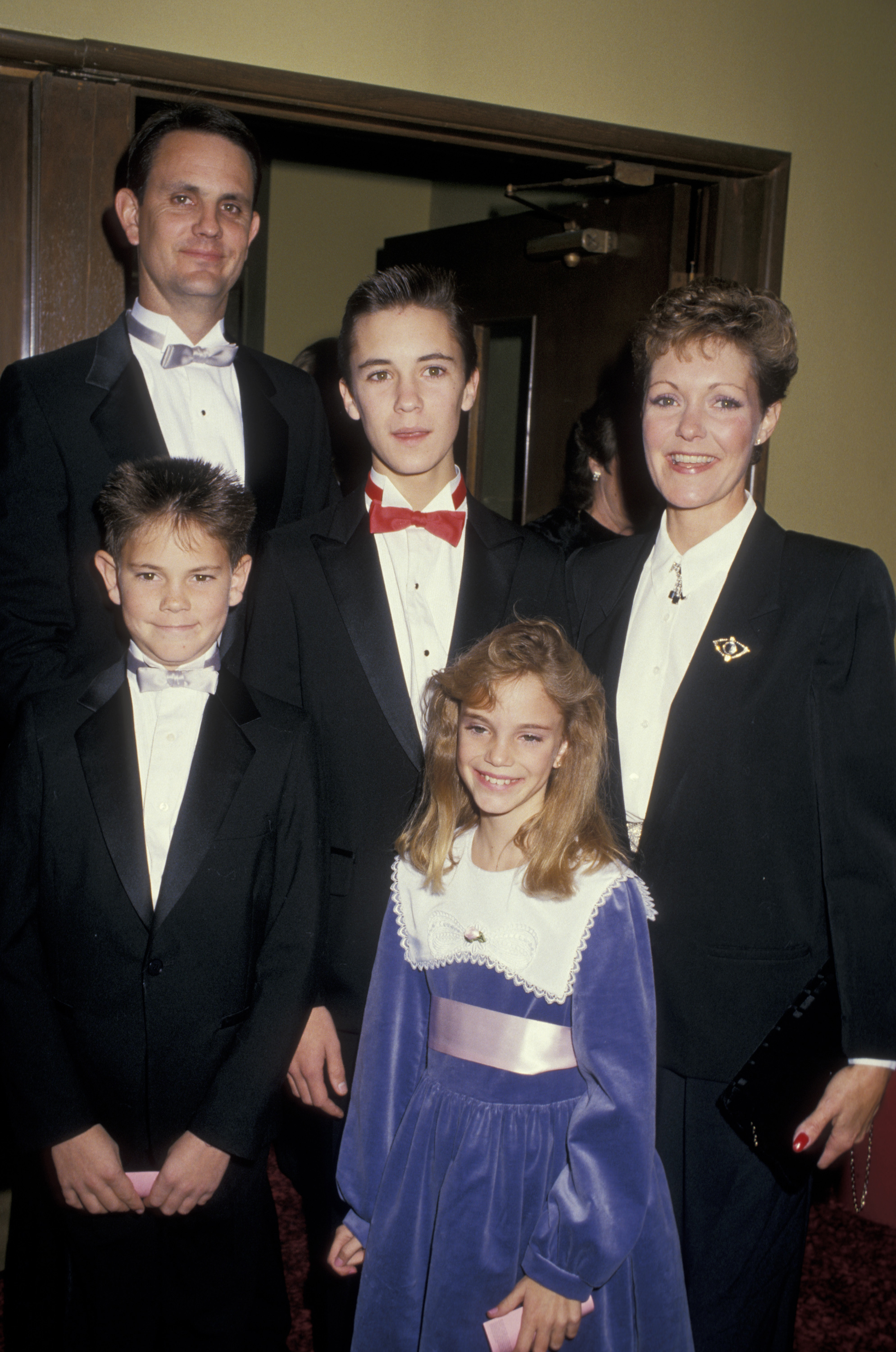 Wil Wheaton, his father Rick Wheaton, mother Debbie, brother Jeremy, and sister Amy Wheaton at Ninth Annual Youth In Film Awards on December 5, 1987, in Hollywood, California | Source: Getty Images