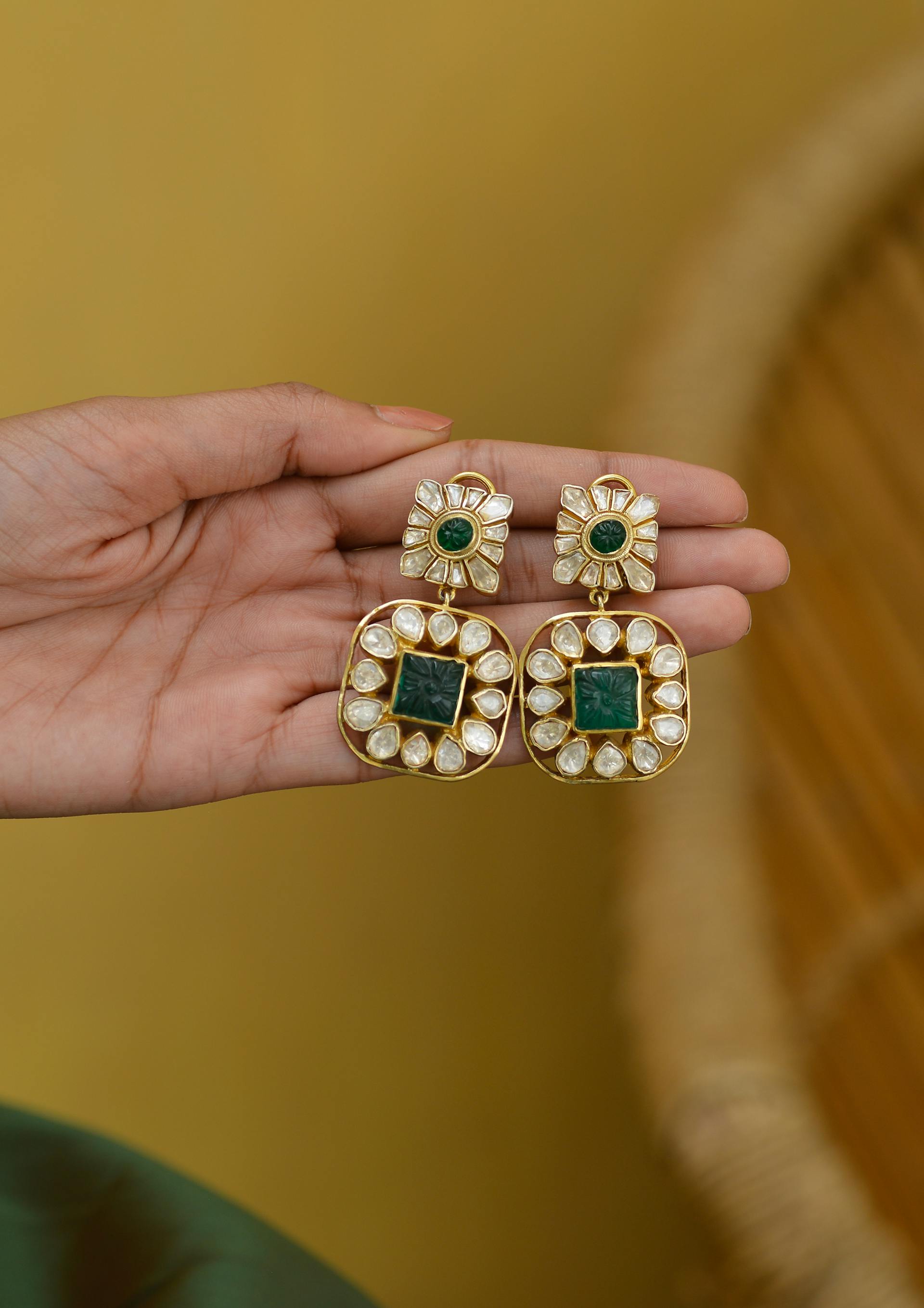 A person holding a pair of earrings | Source: Pexels