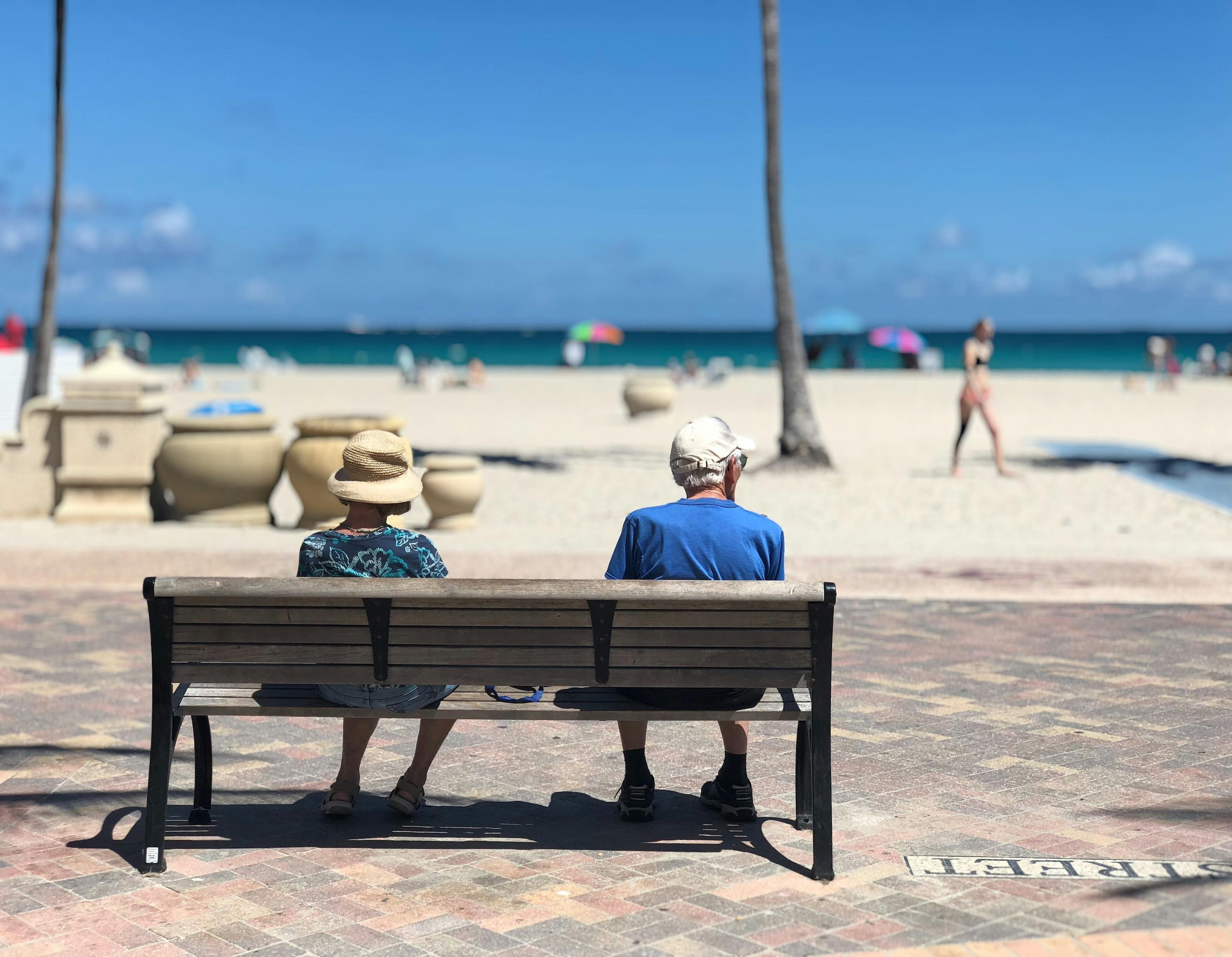 Elderly people by the boardwalk | Source: Pexels