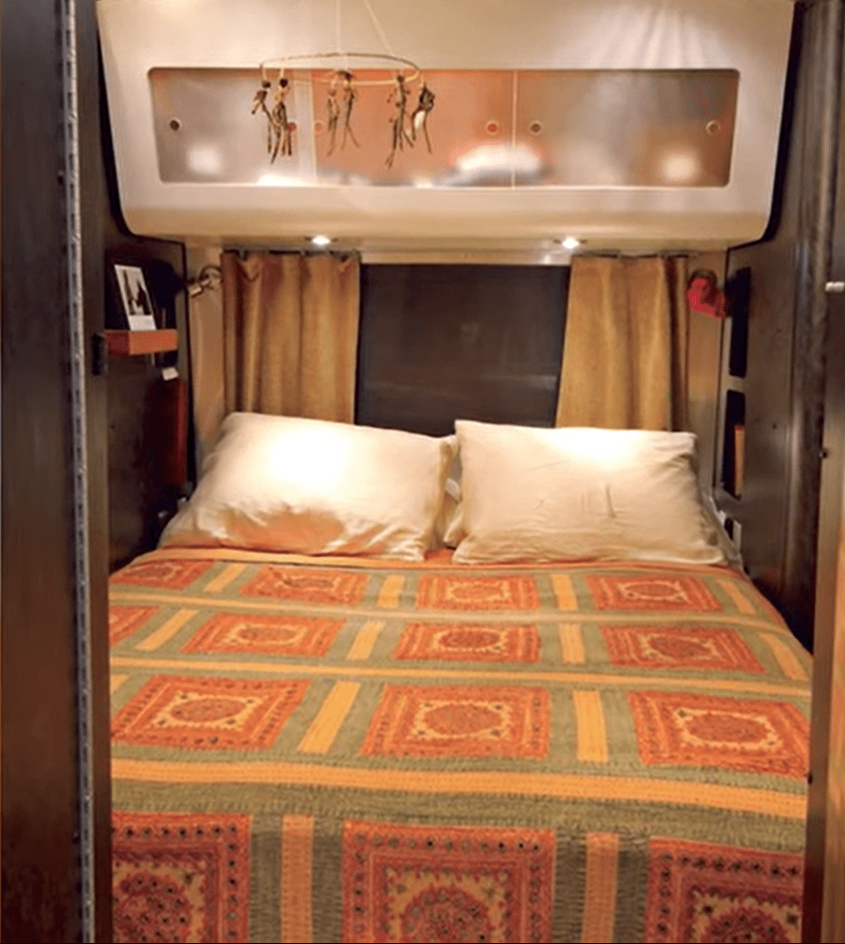 The bedroom inside the Airstream trailer | Source: YouTube/Famous Entertainment