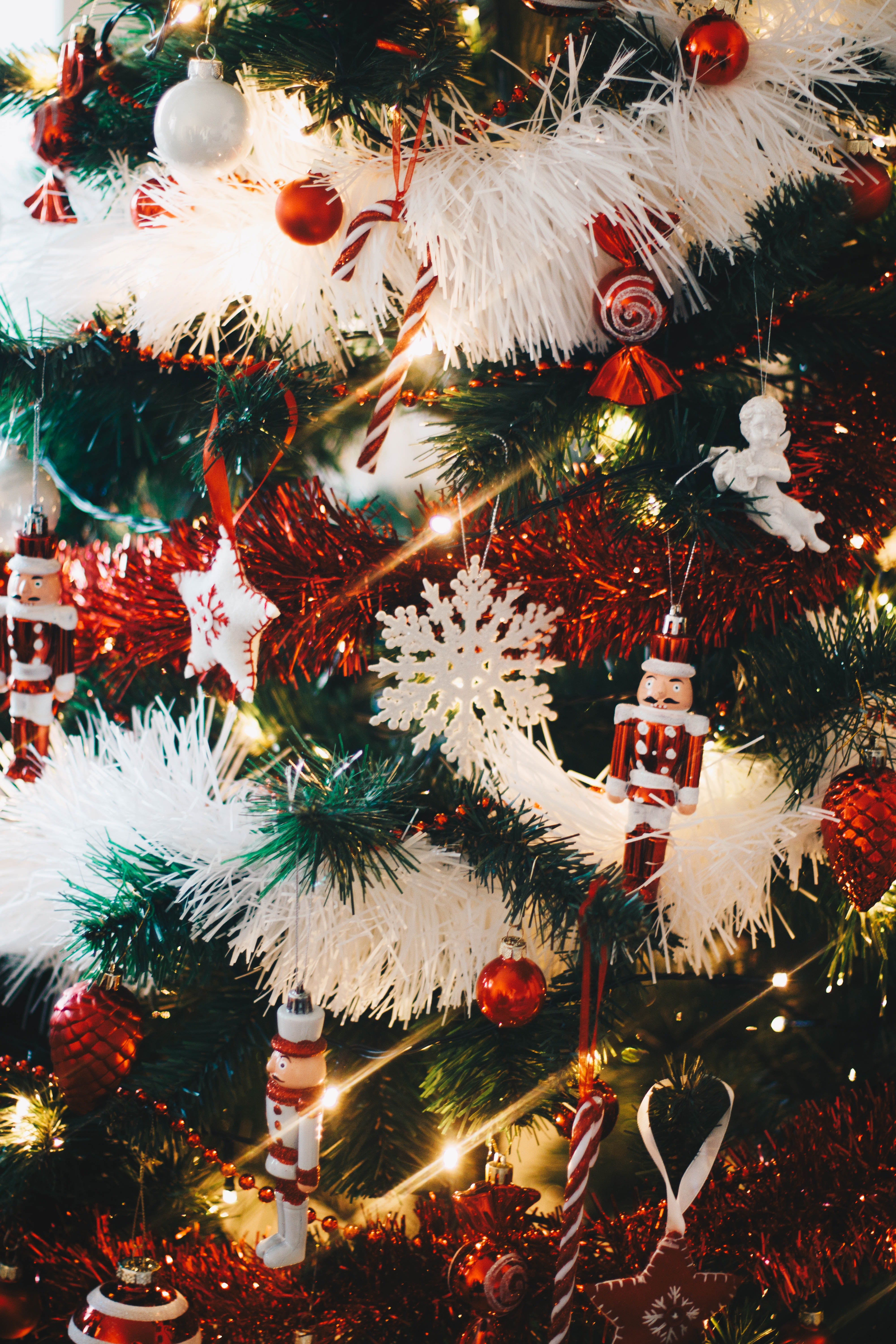 A close up view of decorations on a Christmas tree. | Source: Pexels.