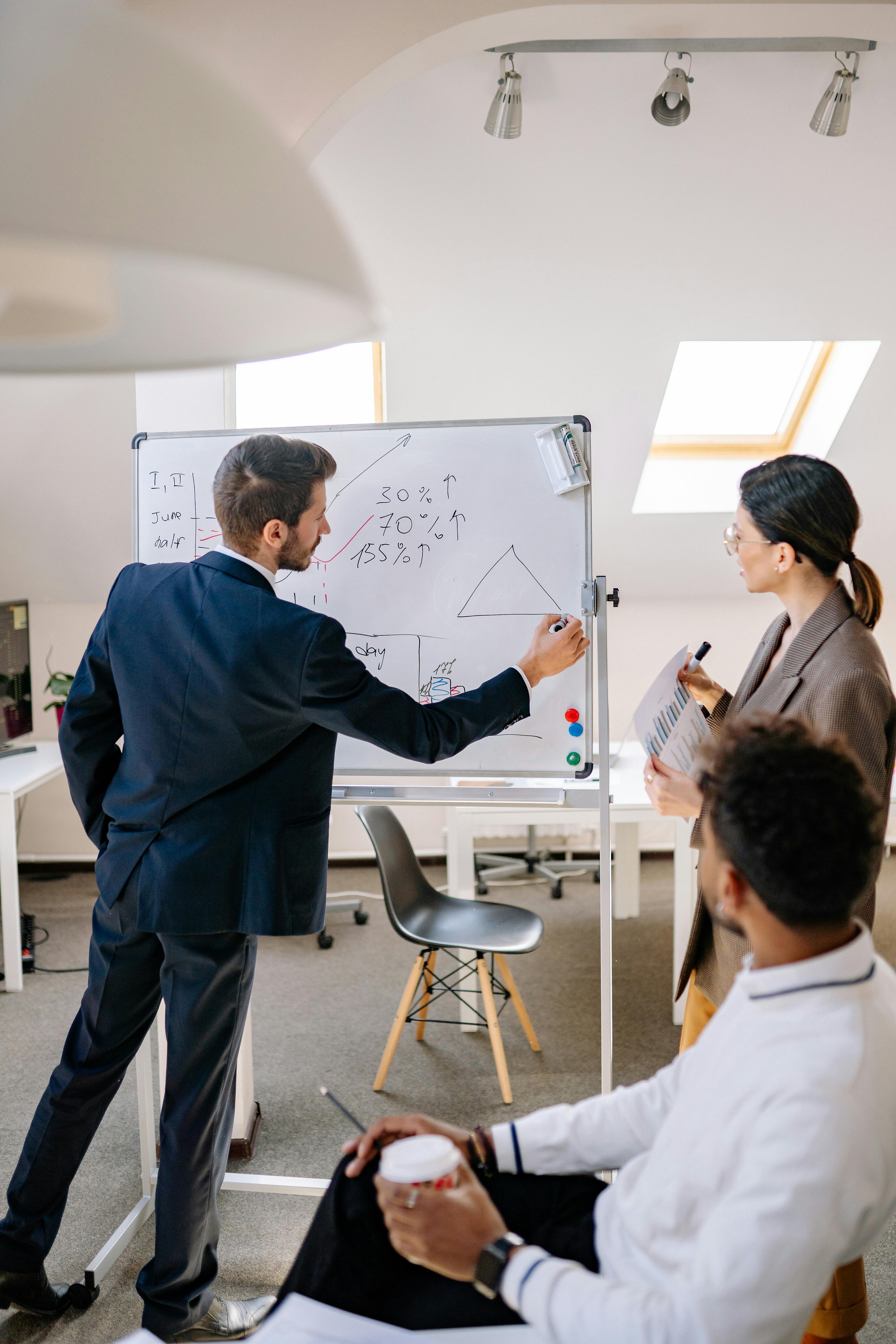 A man giving a presentation | Source: Pexels