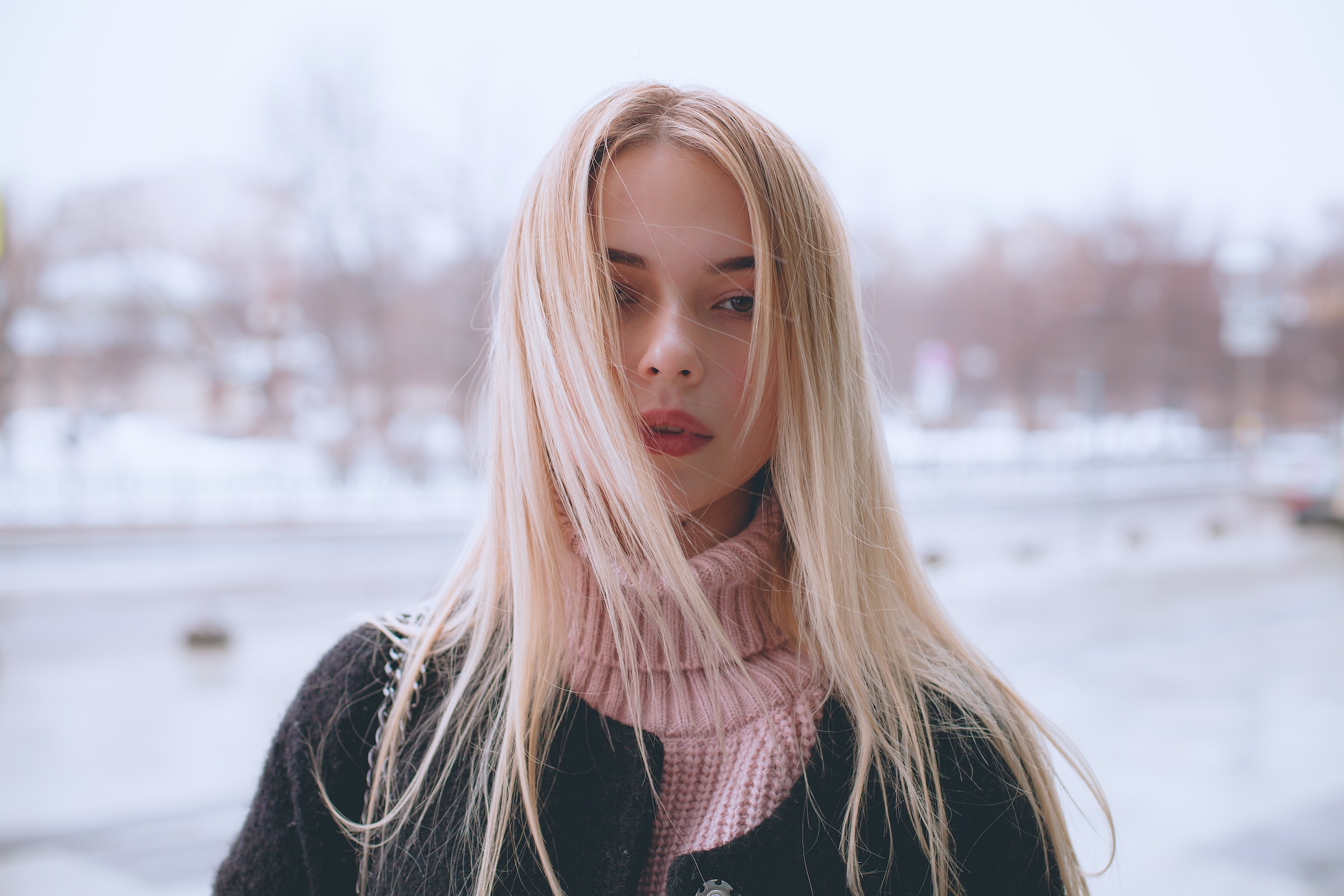 Blond thoughtful woman in the snow. | Source: Unsplash