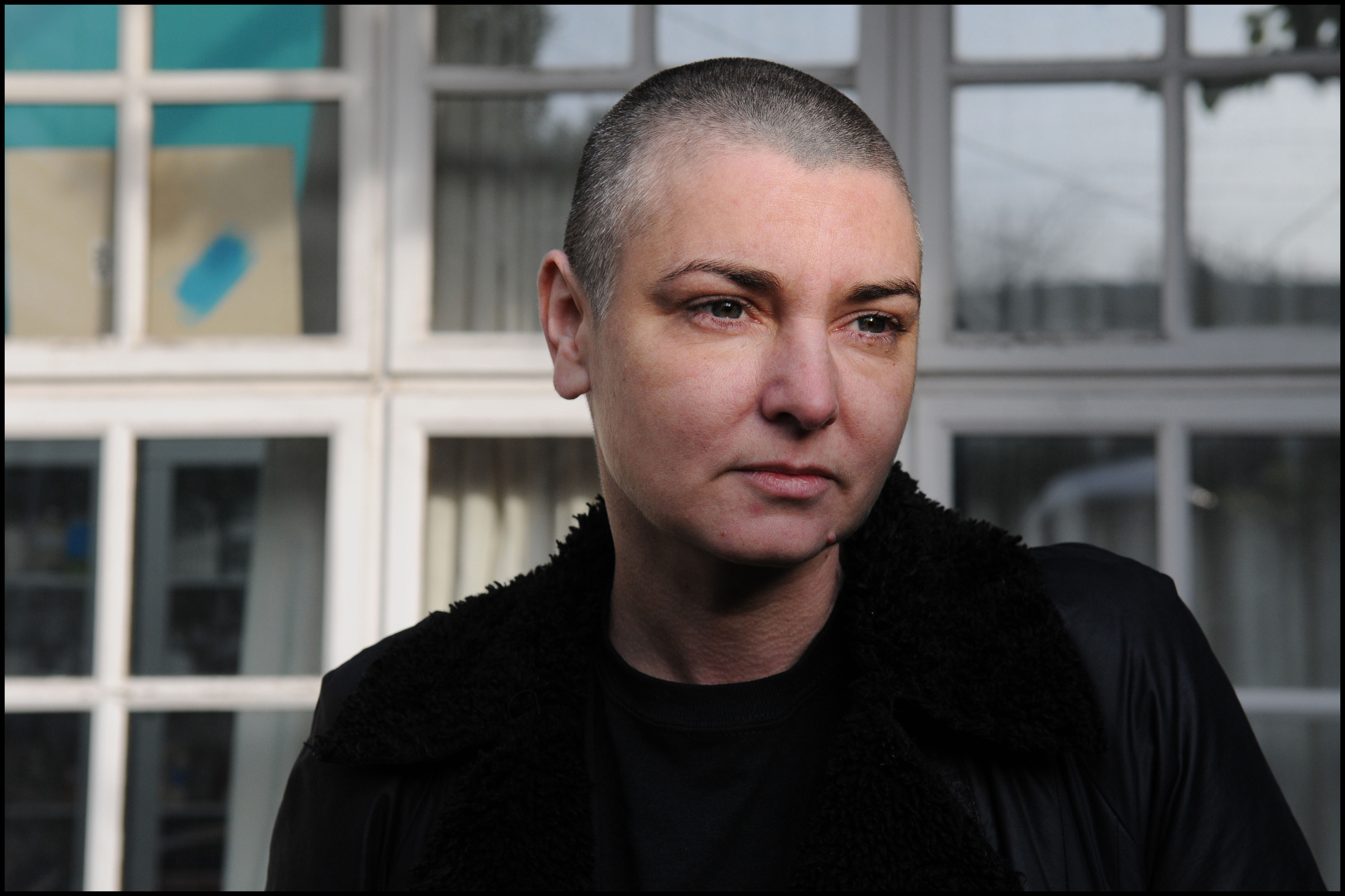Sinéad O'Connor posing for a photo at her home in County Wicklow, Ireland on February 3, 2012 | Source: Getty Images