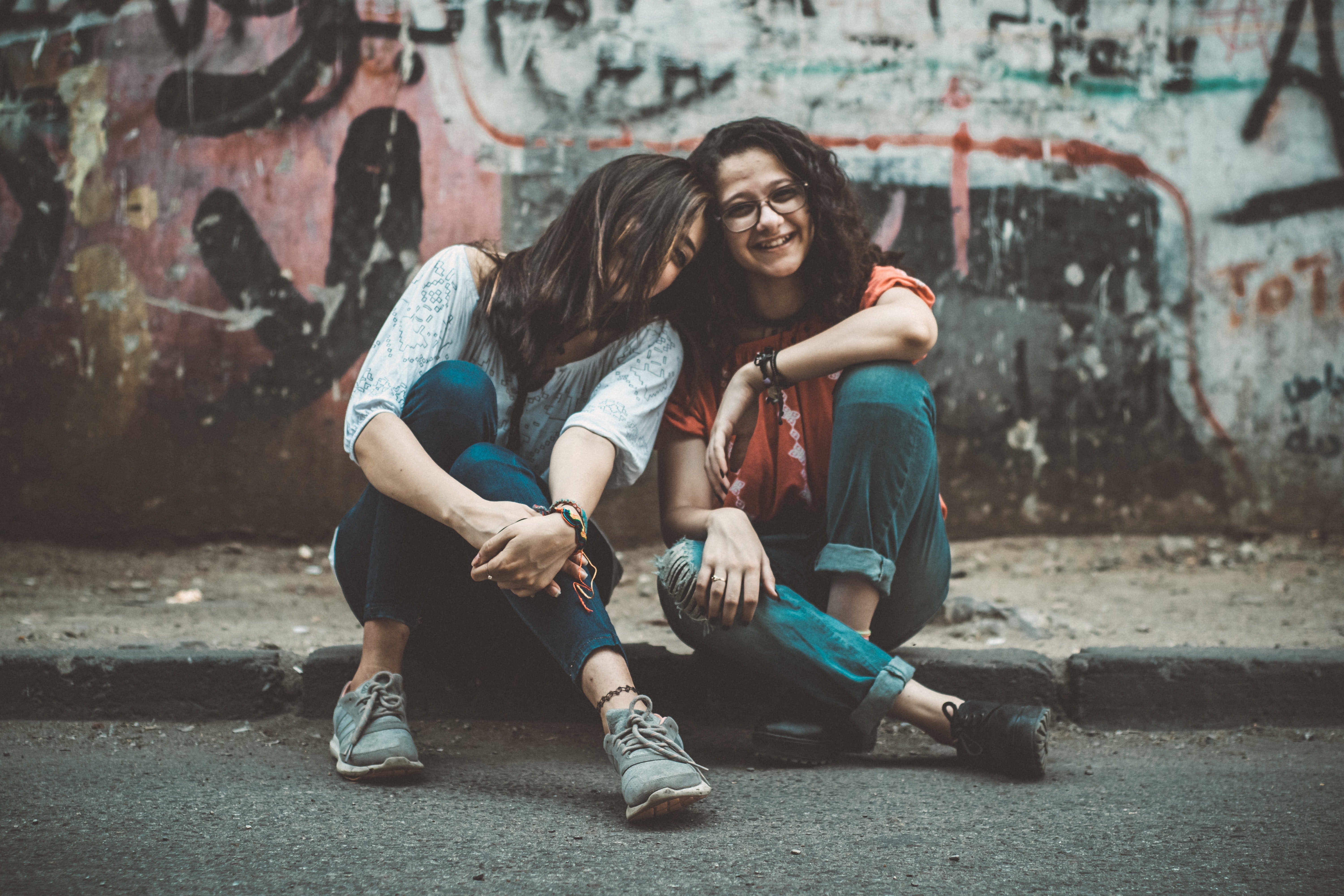 Two girls hanging out. | Source: Pexels/Bahaa A. Shawqi