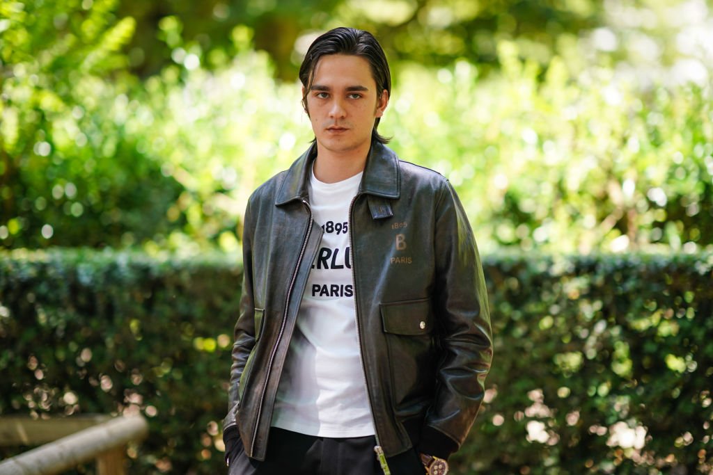 Alain-Fabien Delon dans un parc / Source : Getty Images Alain-Fabien Delon dans un parc / Source : Getty Images