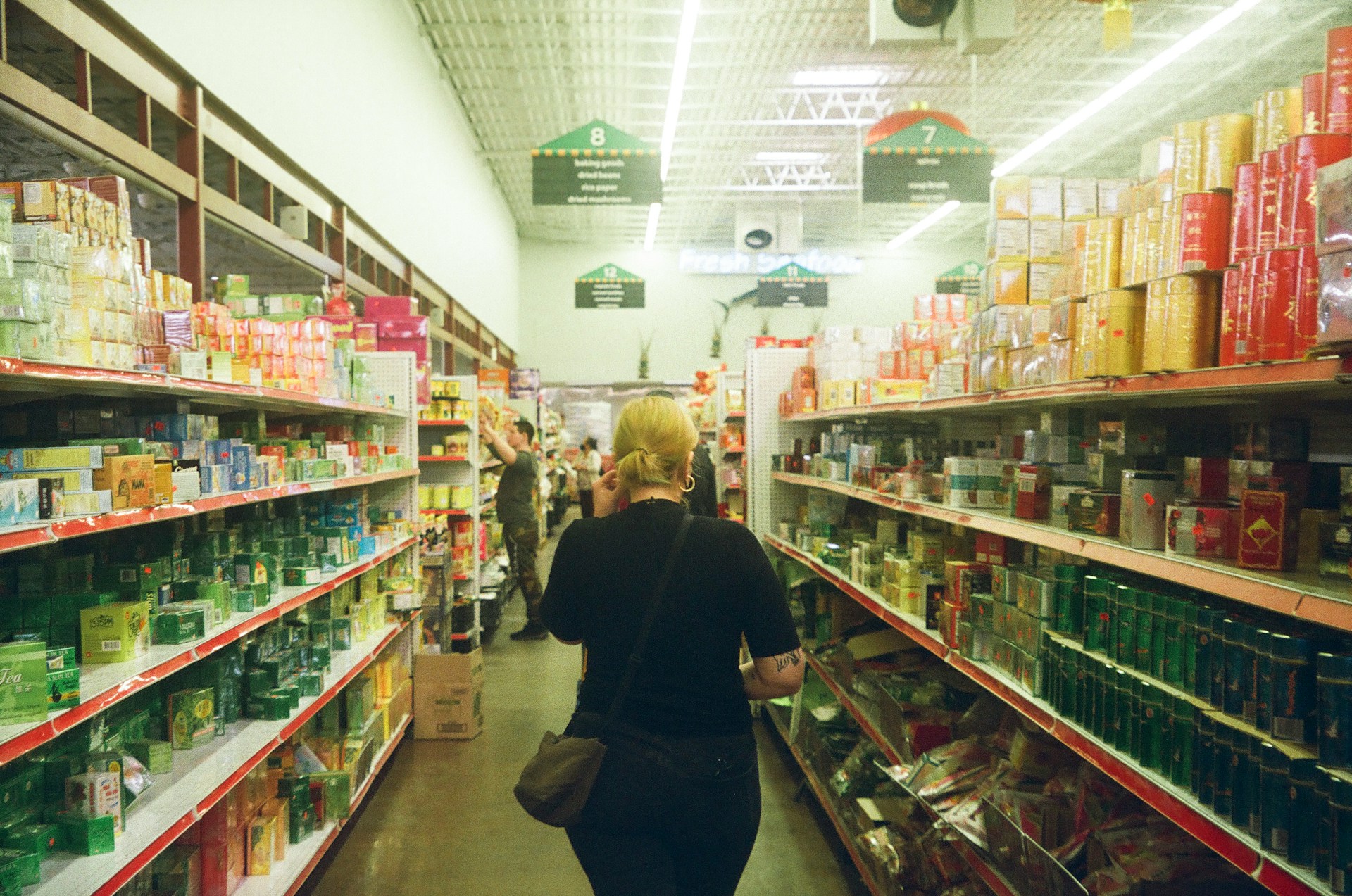 A woman in a store | Source: Unsplash