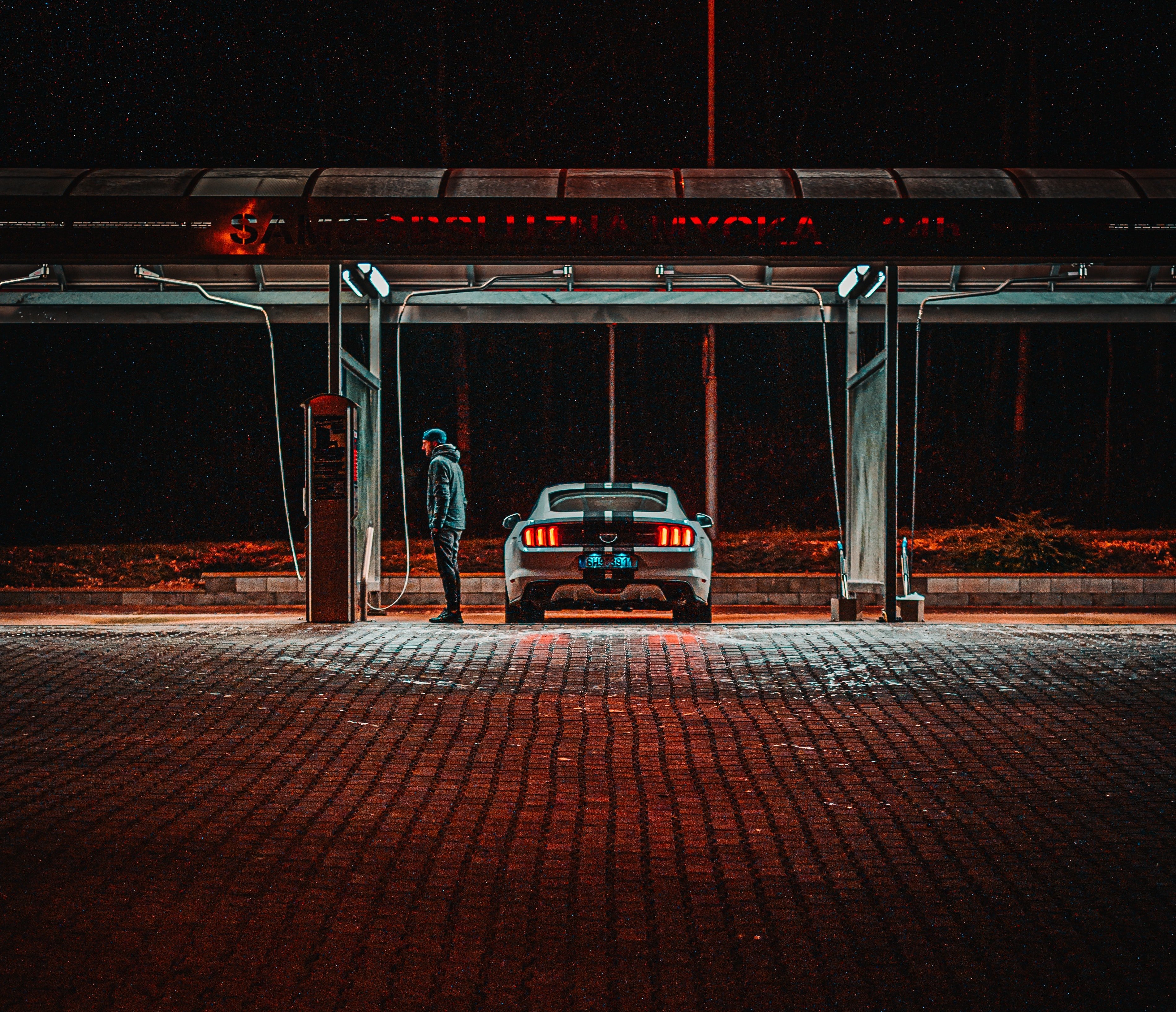 A man fills up his car with gas at a station | Photo: Pexels/Jan Kopřiva