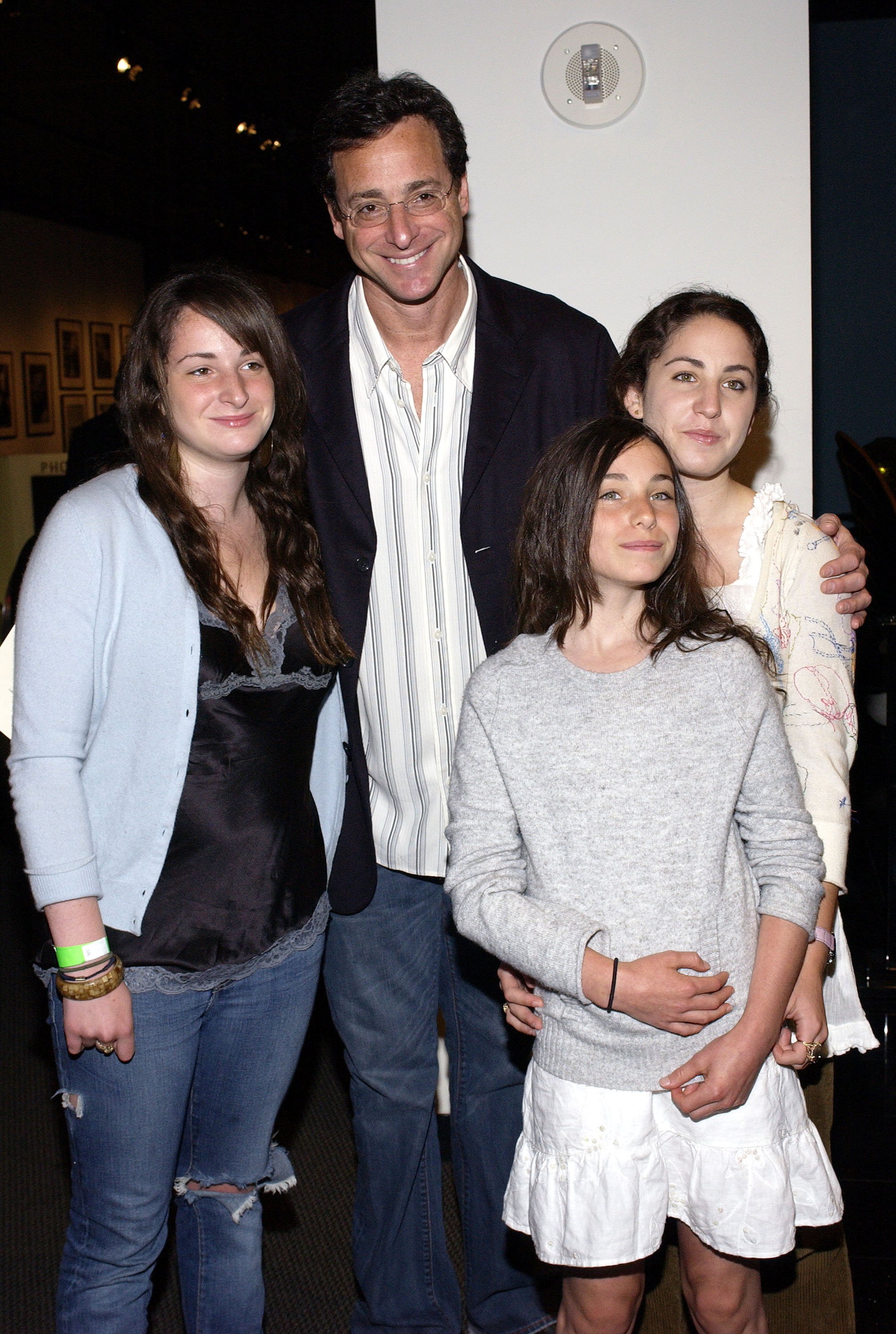 Bob Saget and his daughters Lara, Aubrey, and Jennie arrive at the Golden Dads Awards ceremony on June 15, 2005, in Los Angeles, California. | Source: Getty Images