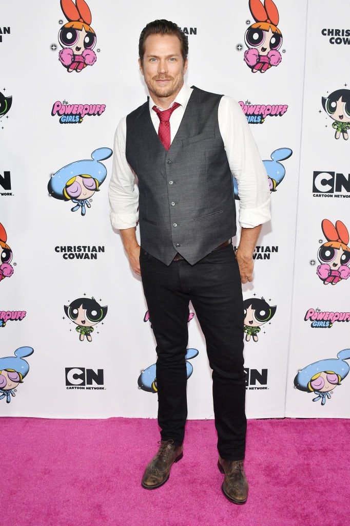  Jason Lewis at the 2020 Christian Cowan x Powerpuff Girls Runway Show on March 08, 2020. | Photo: Getty Images)