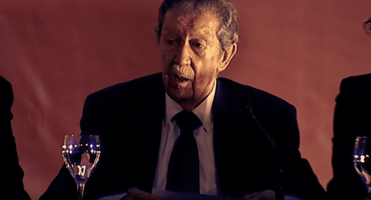 Manuel Alcántara durante un recital. | Imagen: YouTube/Manuel Alcántara Manuel Alcántara durante un recital. | Imagen: YouTube/Manuel Alcántara