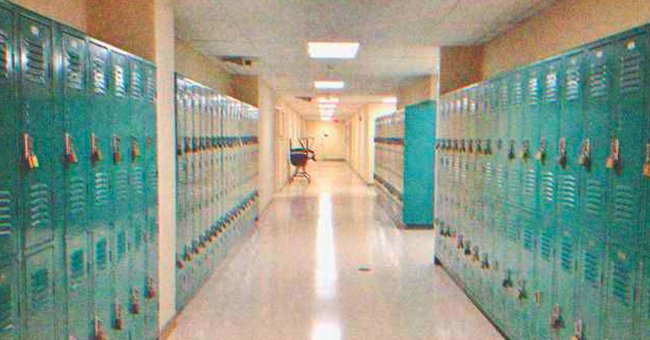 Lockers in a school corridor | Photo: Pexels