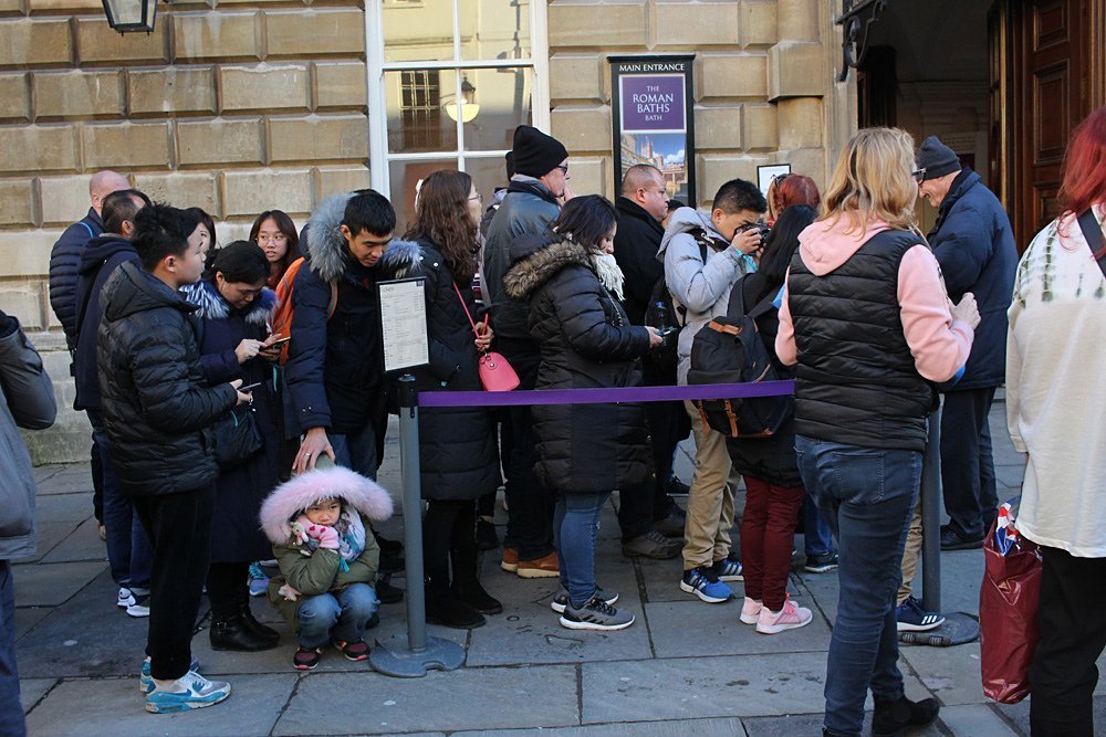 People queuing | Photo: Flickr