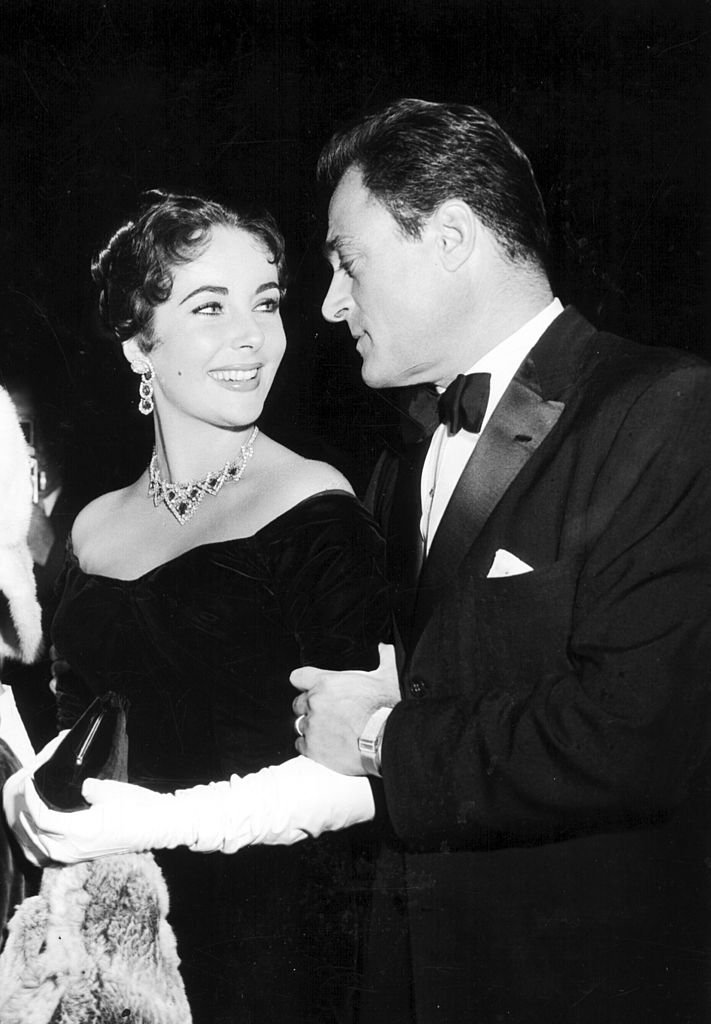Elizabeth Taylor and Mike Todd at the Premiere of 'Raintree County,' on October 8, 1957 | Photo: GAB Archive/Redferns via Getty Images