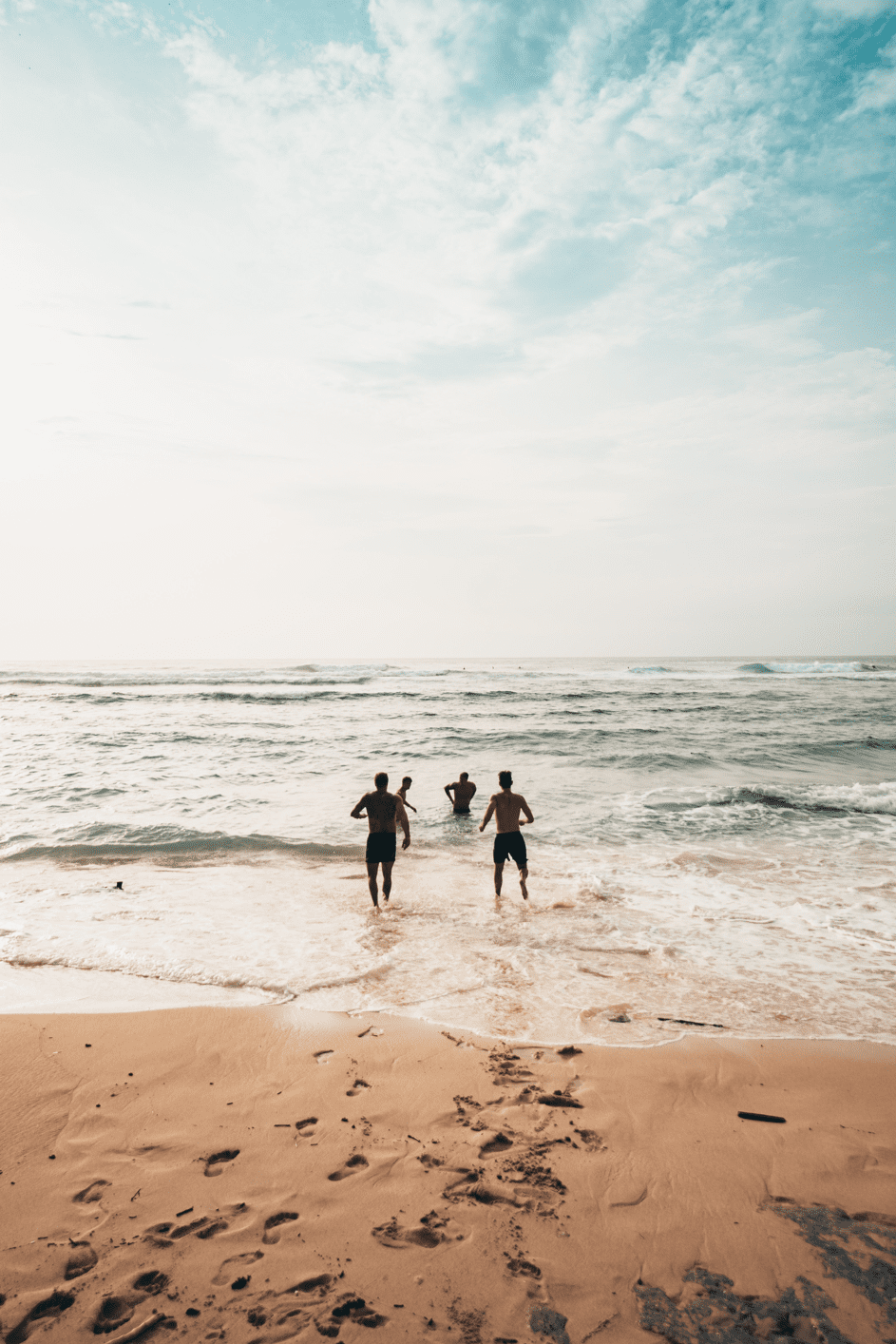 Die Freundesgruppe genoss einen letzten Tag am Strand. | Quelle: Pexels