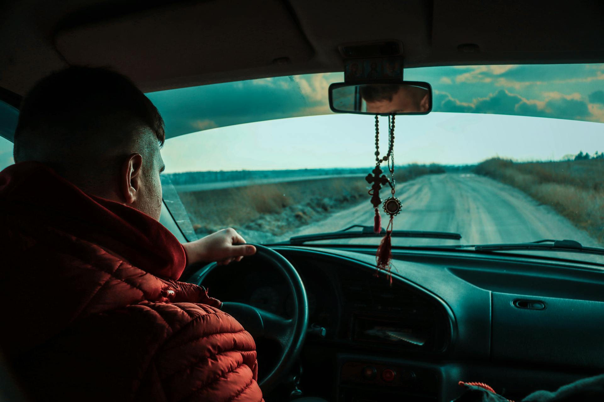 A man driving a car | Source: Pexels