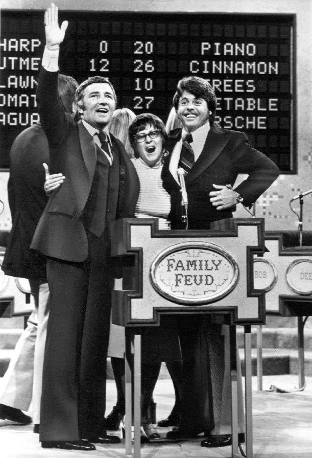 Photo of Richard Dawson and contestants from the television game show "Family Feud," circa 1970s. | Photo: Wikimedia Commons