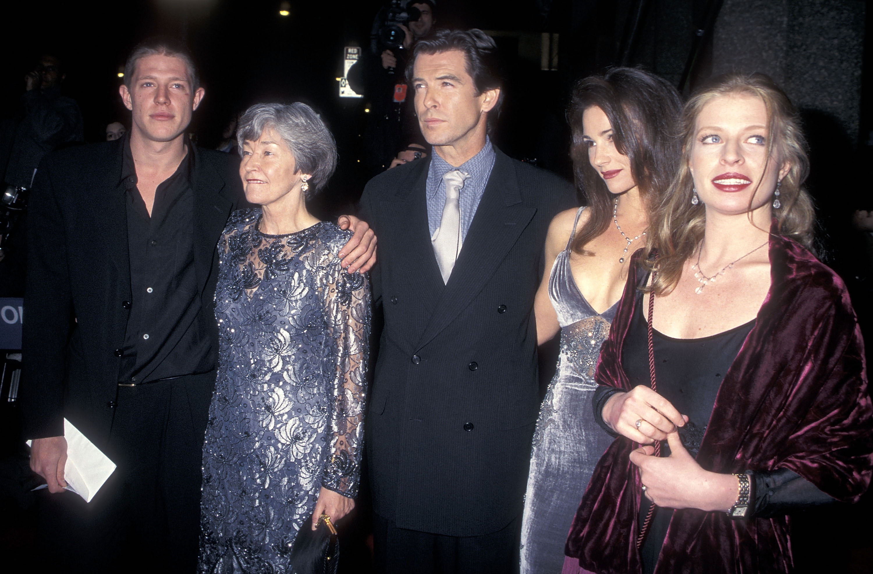 Christopher Brosnan, Pierce Brosnan's mother May Smith, Pierce Brosnan, Keely Shaye Smith, and Charlotte Brosnan at the "GoldenEye" premiere party on November 13, 1995, in New York. | Source: Getty Images