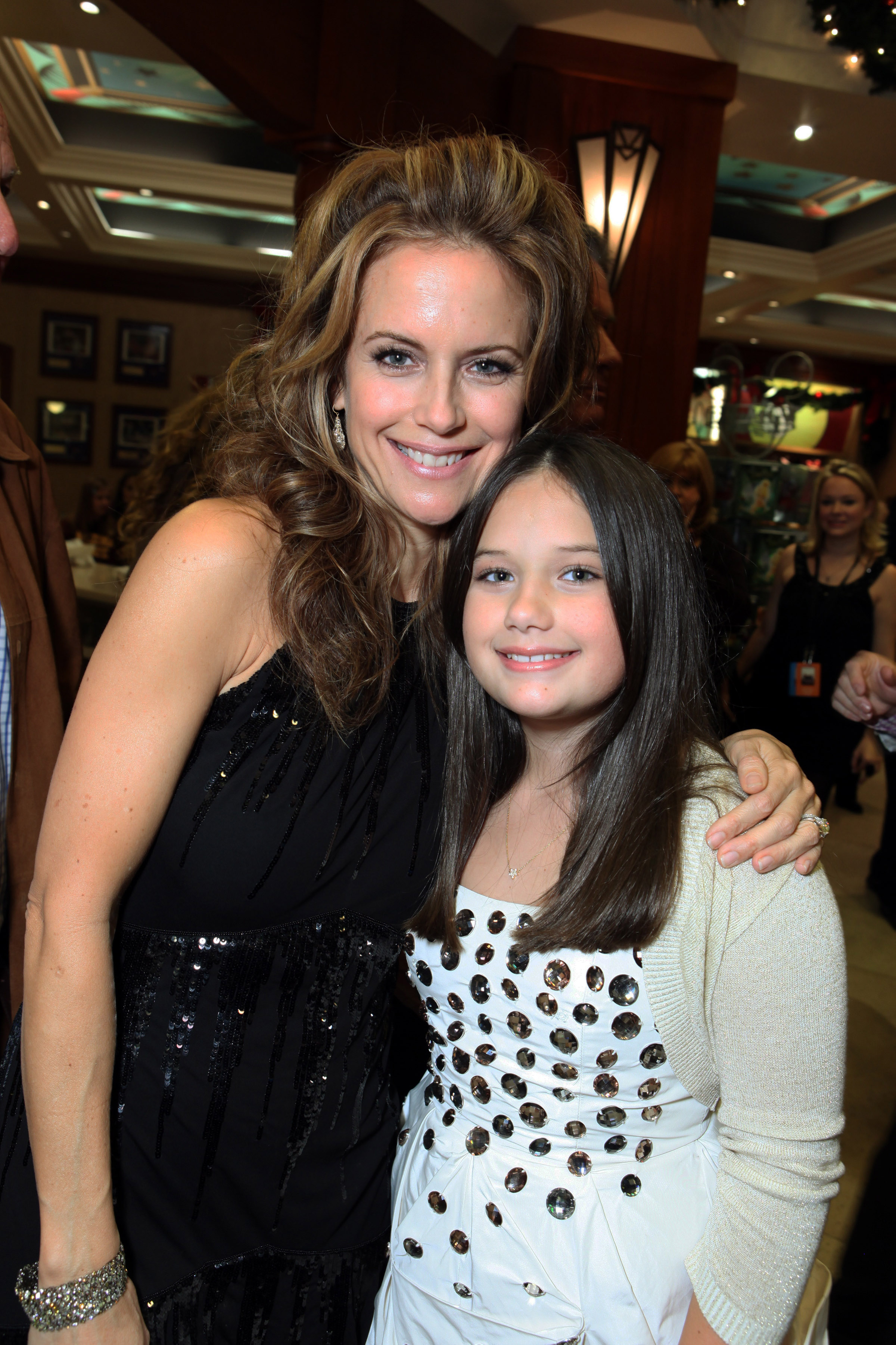 Kelly Preston and Ella Bleu Travolta at the World Premiere Walt Disney Pictures "Old Dogs" in Hollywood, California, on November 9, 2009. | Source: Getty Images