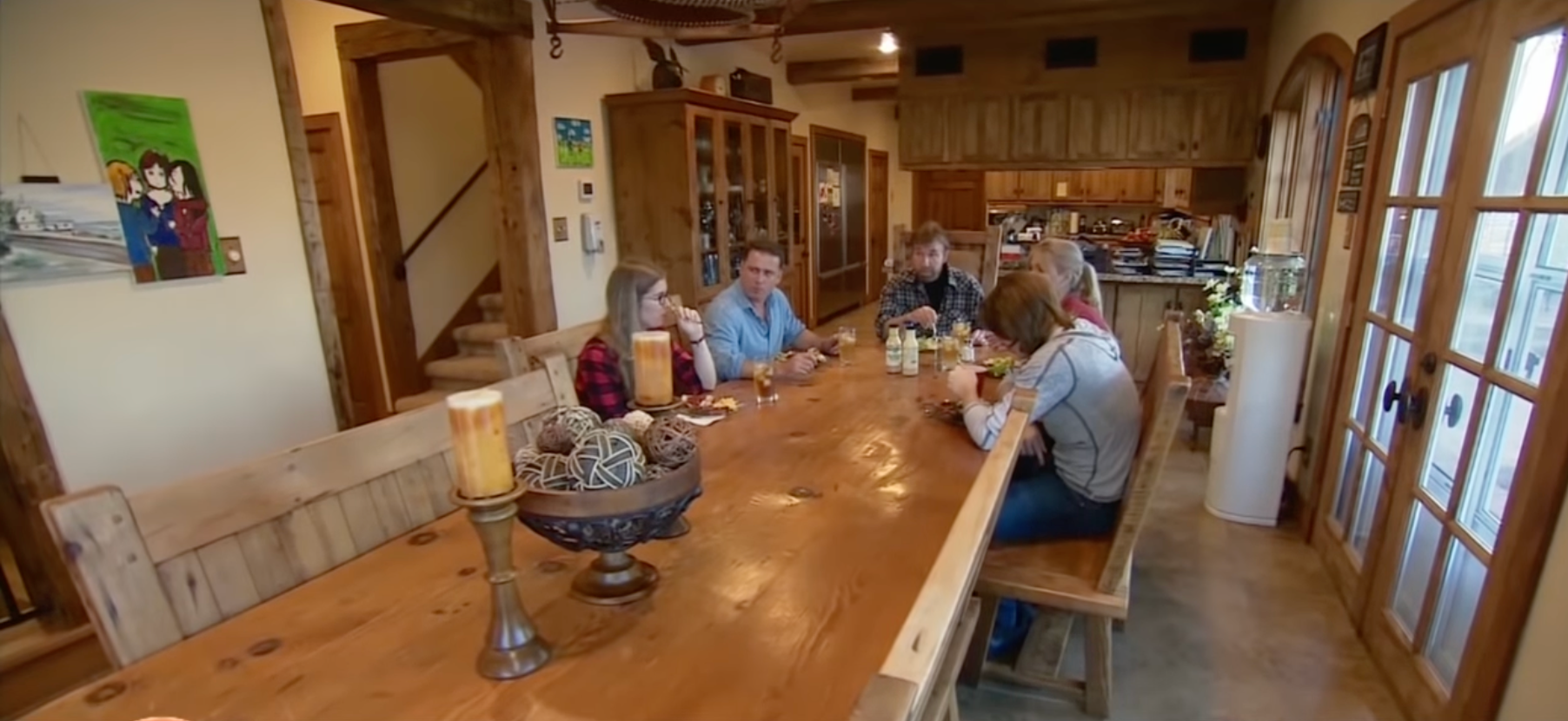 Karl sits down at the dinner table with the Norris family at their 4-bedroom ranch in Texas. | Source: YouTube.com/TODAY