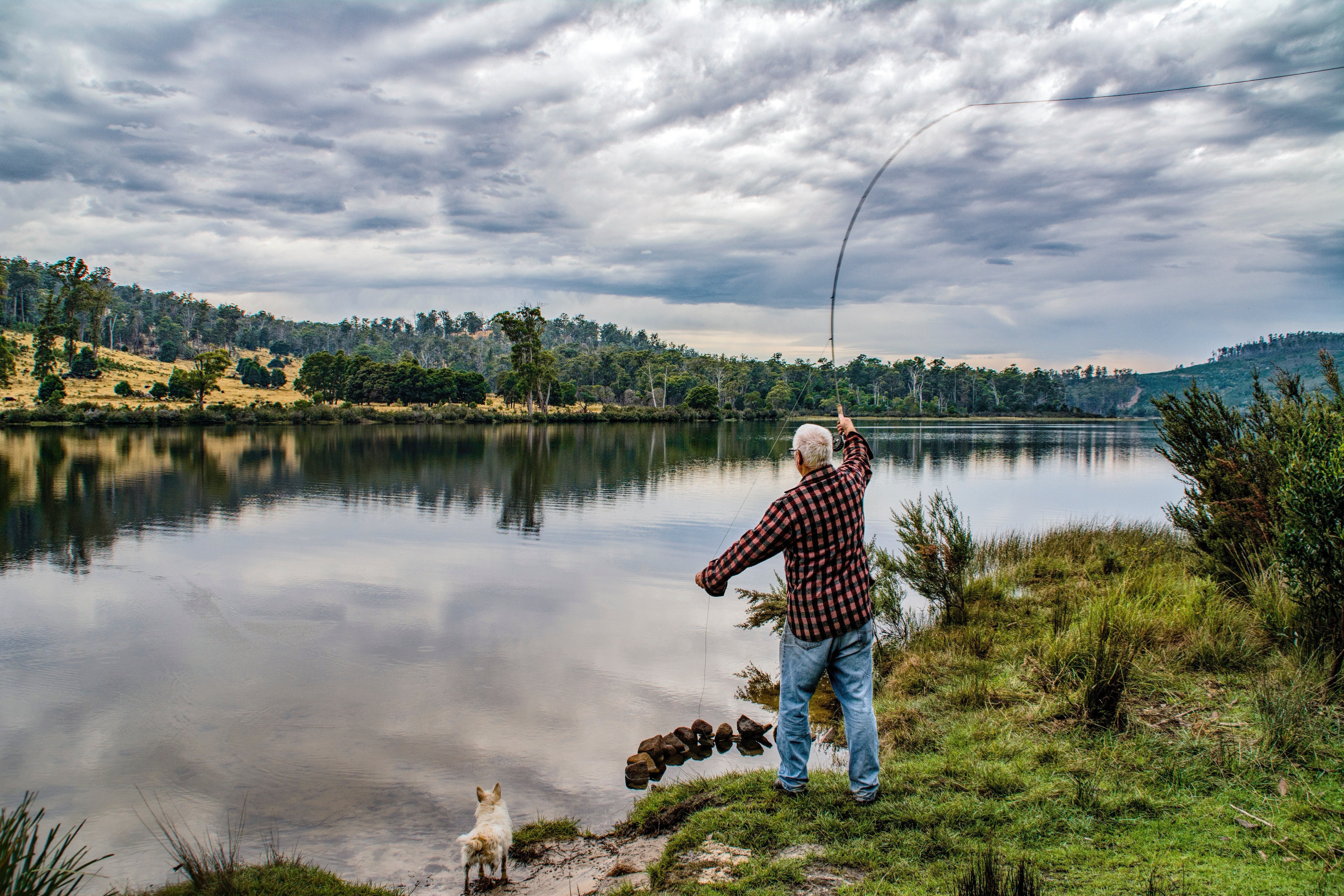 Man fishing at a lake. | Source: Pexels
