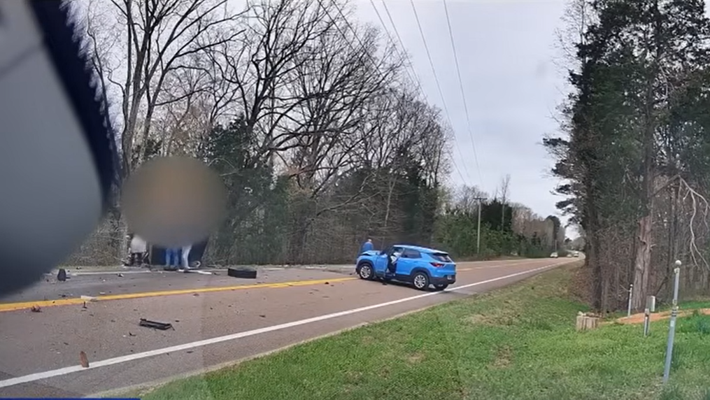 The Chevrolet Trailblazer is seen as witnesses try to pull students to safety  | Source: YouTube/@newschannel5