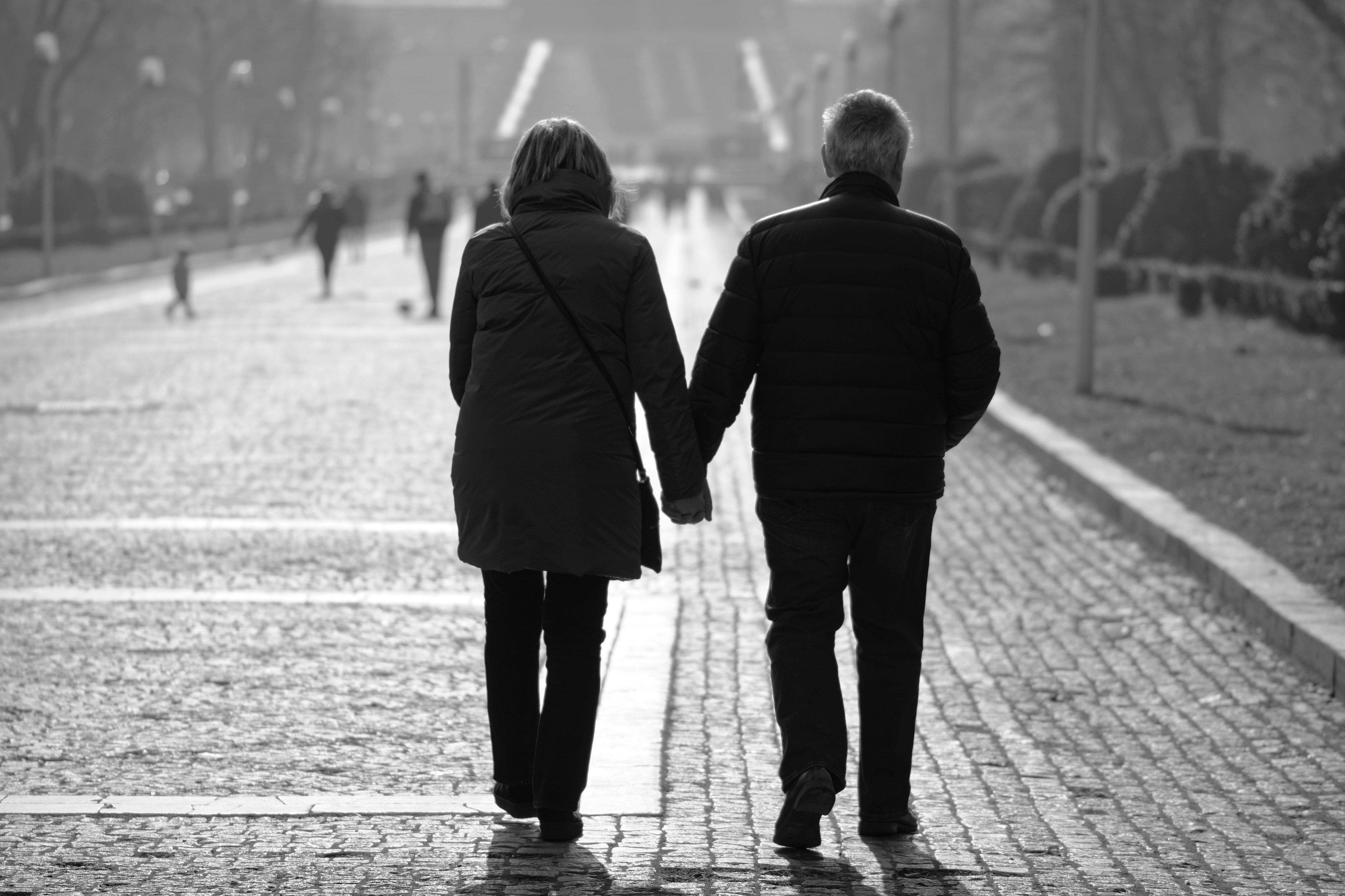 Photo of old couple having a walk | Photo: Pexels