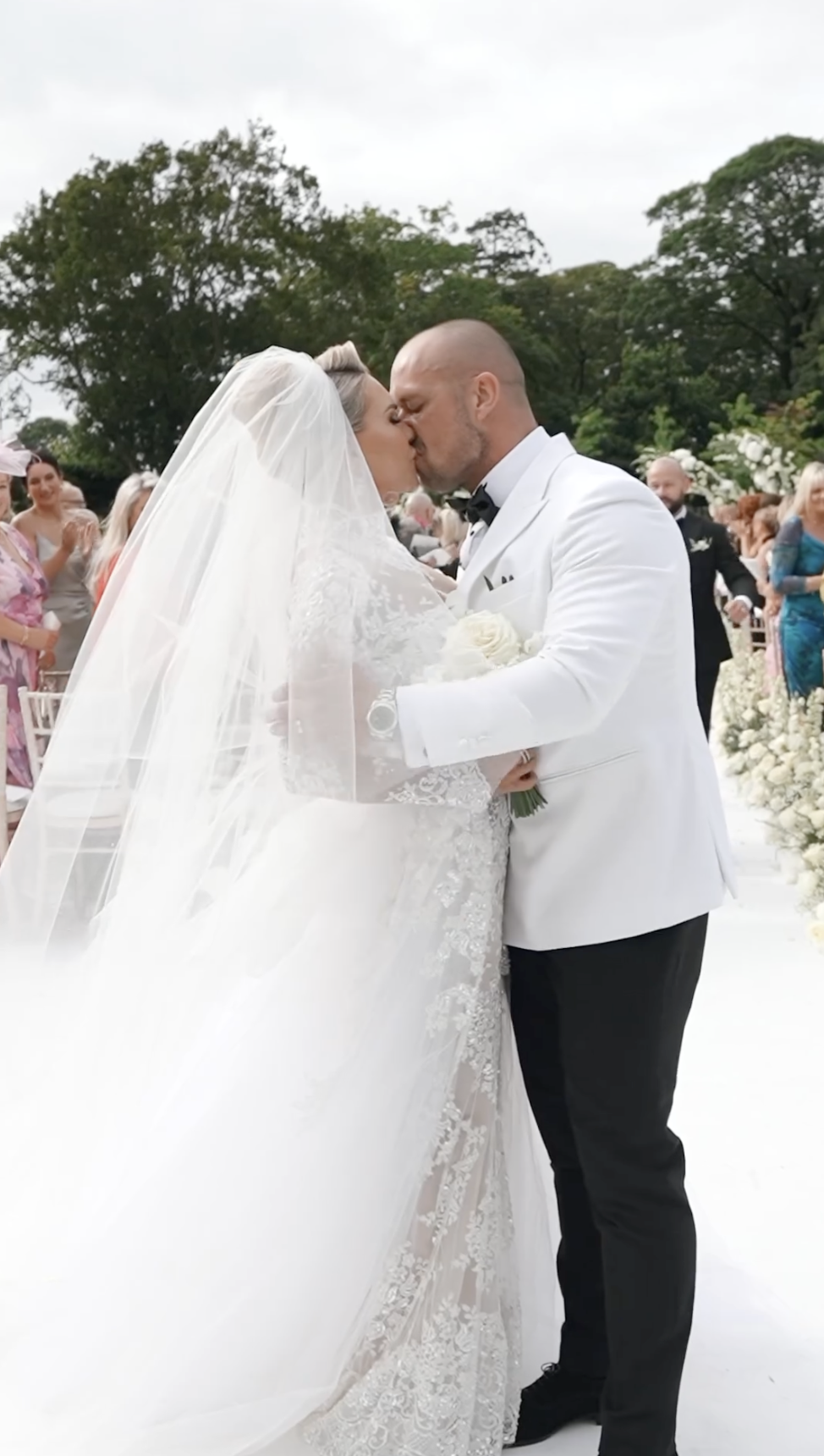 Erin McGregor and Terry Kavanagh kiss on their wedding day at Cashel Palace Hotel on August 17, 2024 | Source: Instagram/odicci_films