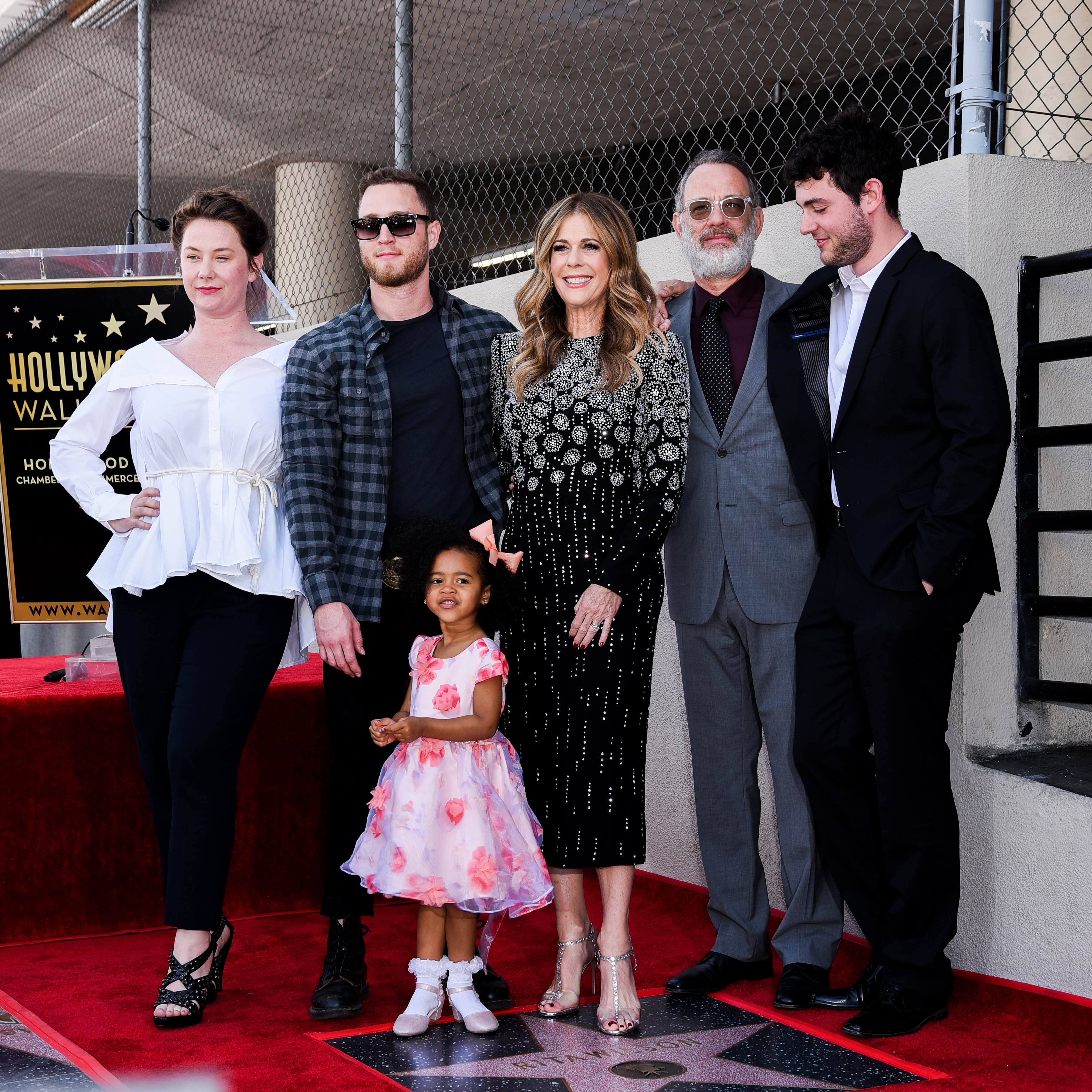 Rita Wilson, Tom Hanks, and their family members on March 29, 2019 in Hollywood, California | Source: Getty Images