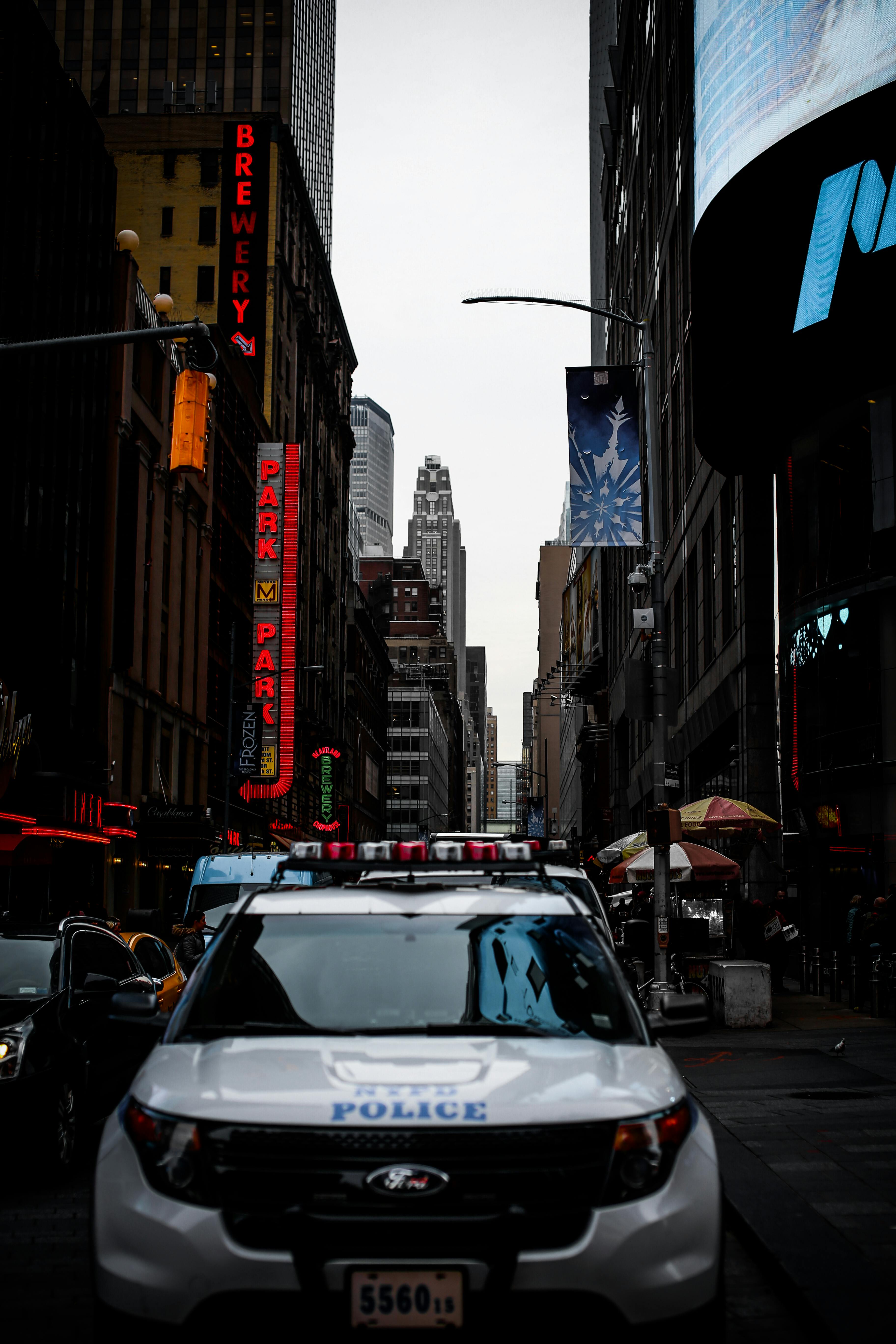 A police car in the city | Source: Pexels