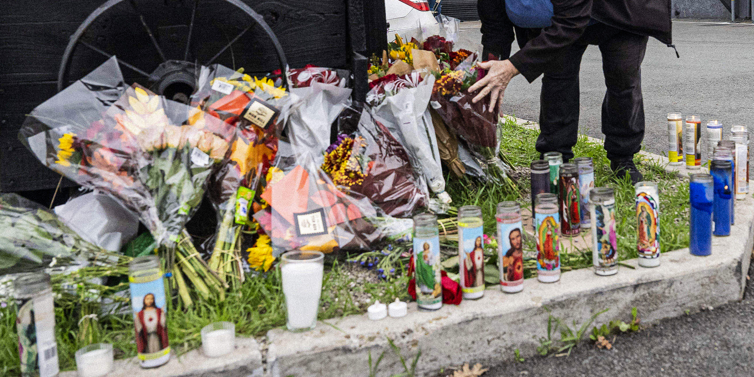 A memorial at the Lucile Avenue building just outside the city of Stockton | Source: Getty Images