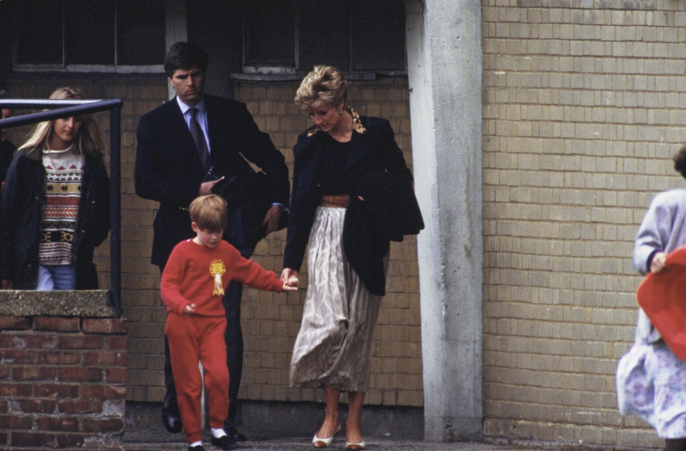 After the races were run and the cheering had quieted, Diana, former Princess of Wales, left the school grounds hand in hand with Prince Harry, her presence still full of warmth and quiet strength. It was a fitting end to a day that showed how deeply she cherished simply being a mom.