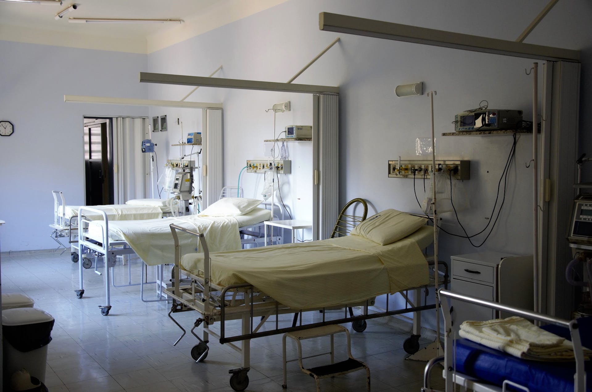 Hospital ward with empty beds | Source: Pexels