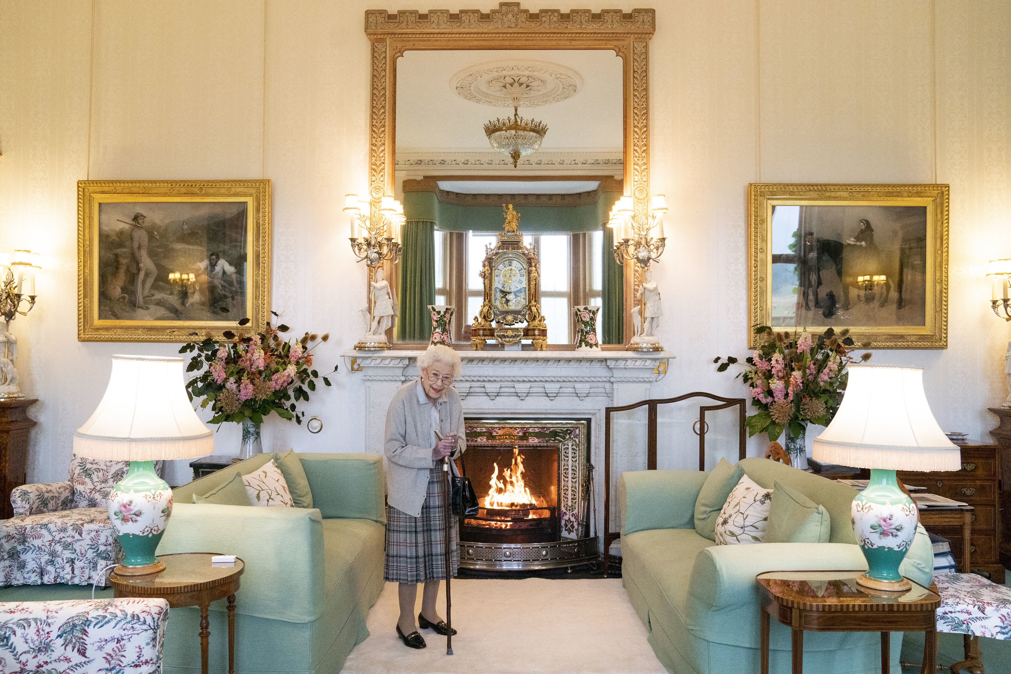 Queen Elizabeth II in the Drawing Room at Balmoral Castle on September 6, 2022 | Source: Getty Images