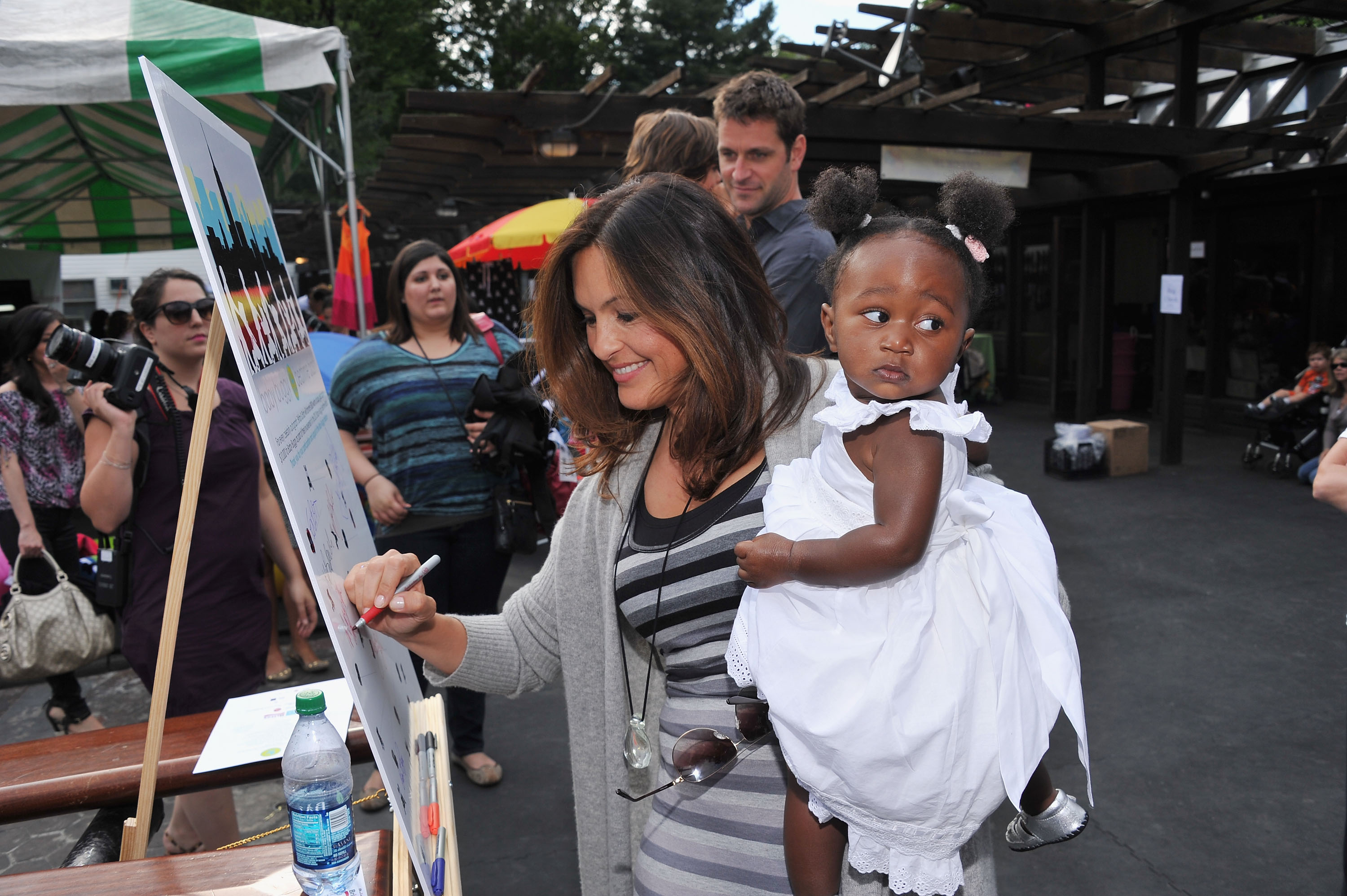 Mariska Harigtay and daughter Amaya Hermann at the Baby Buggy Bedtime Bash on June 6, 2012 in New York City | Source: Getty Images