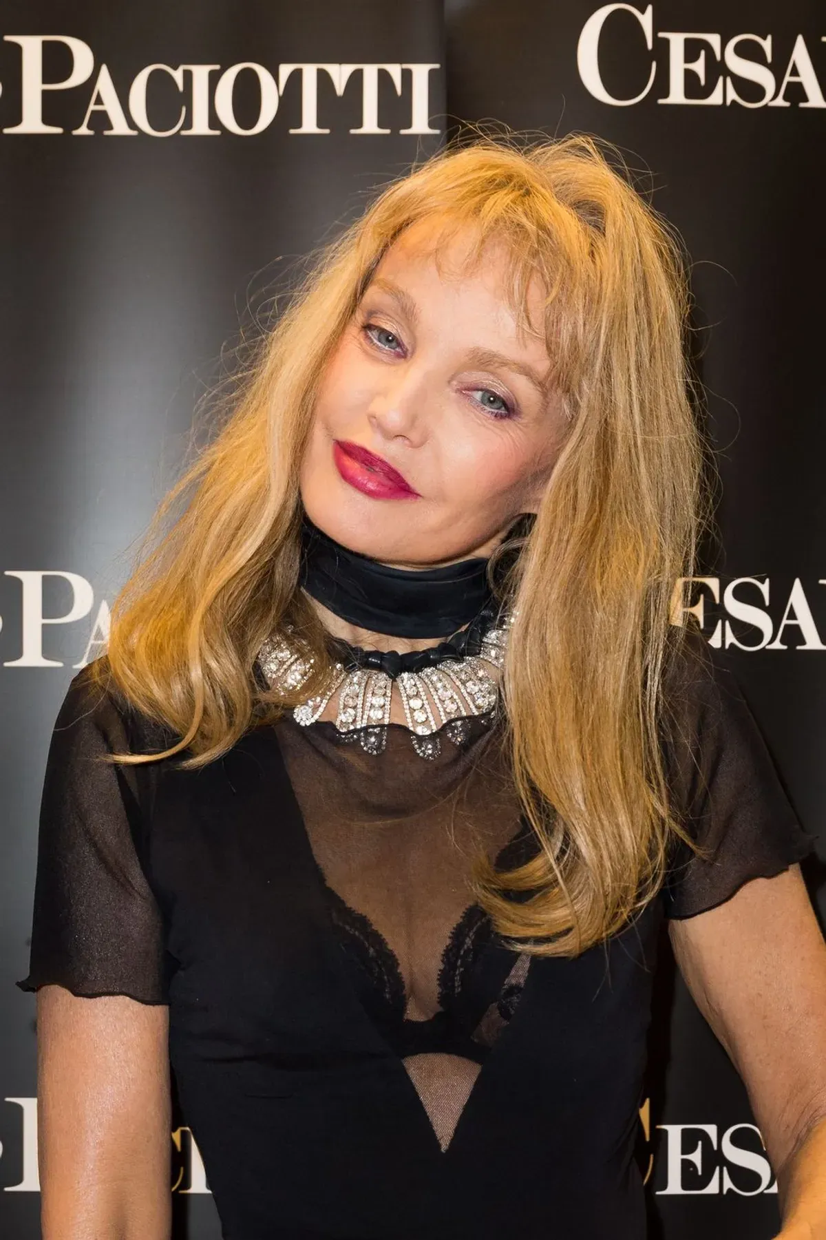 La chanteuse et actrice Arielle Dombasle. | Photo : Getty Images