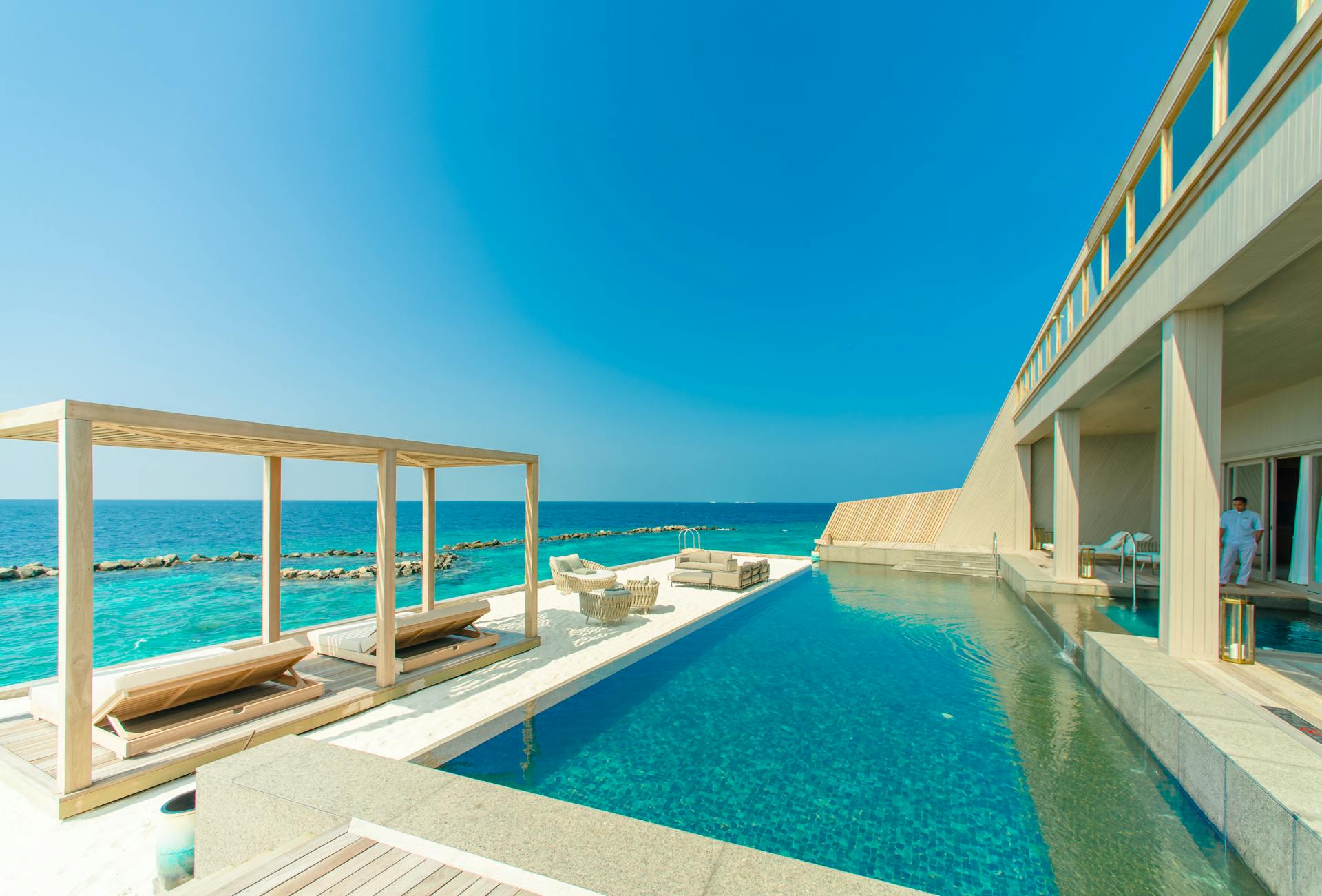 A beach resort hotel | Source: Pexels