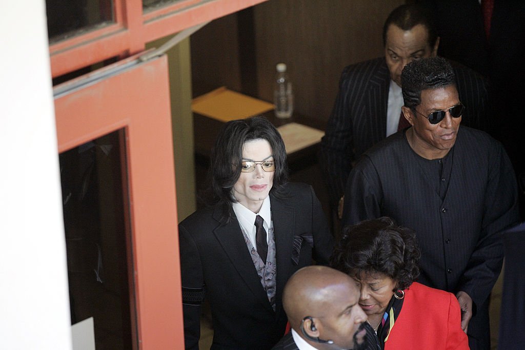 Michael, Jermaine, Katherine and Joseph Jackson depart after another day in Michael Jackson's child molestation trial at Santa Barbara County Superior Court on March 7, 2005. | Photo: GettyImages