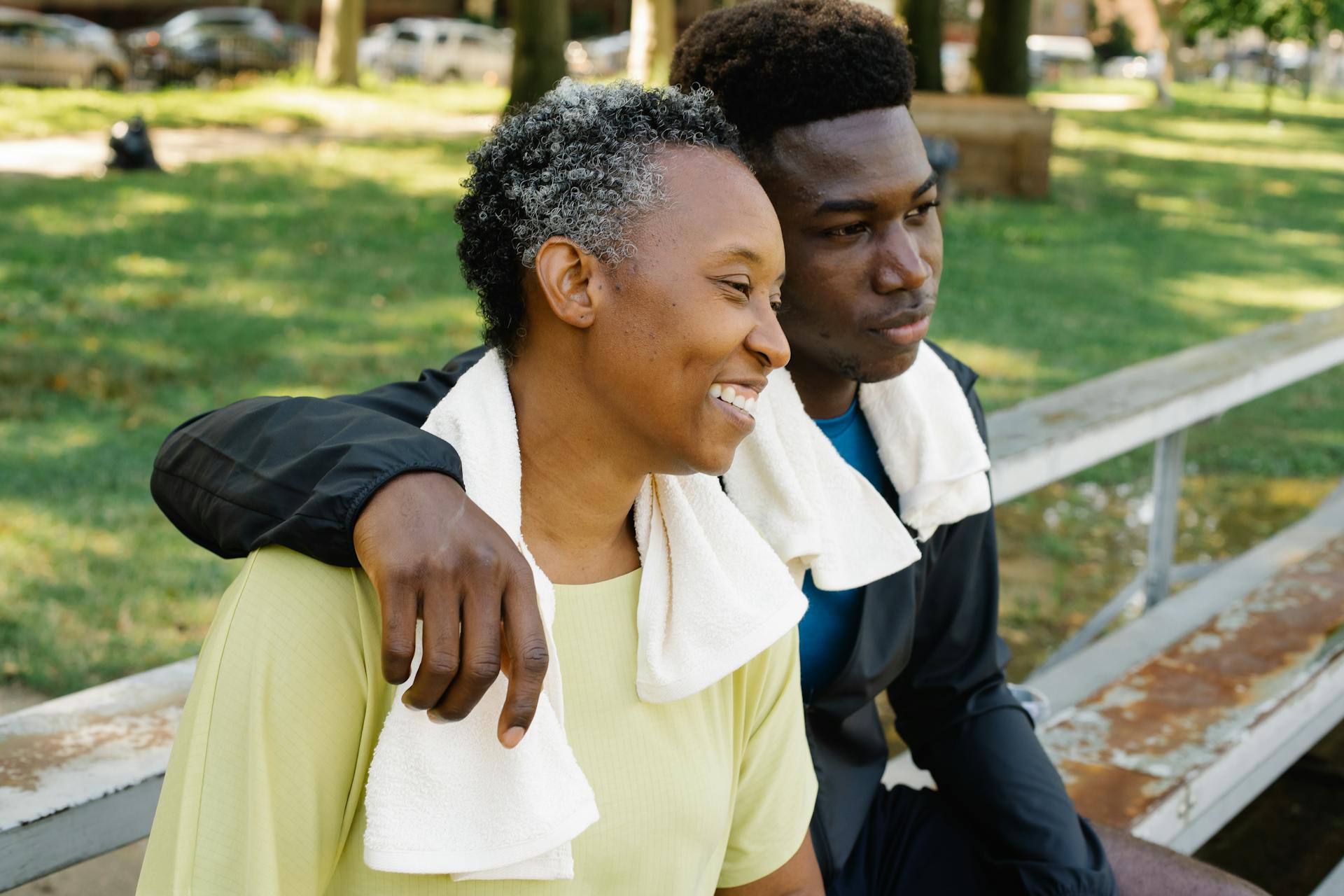 A man sitting on a bench with his mom | Source: Pexels