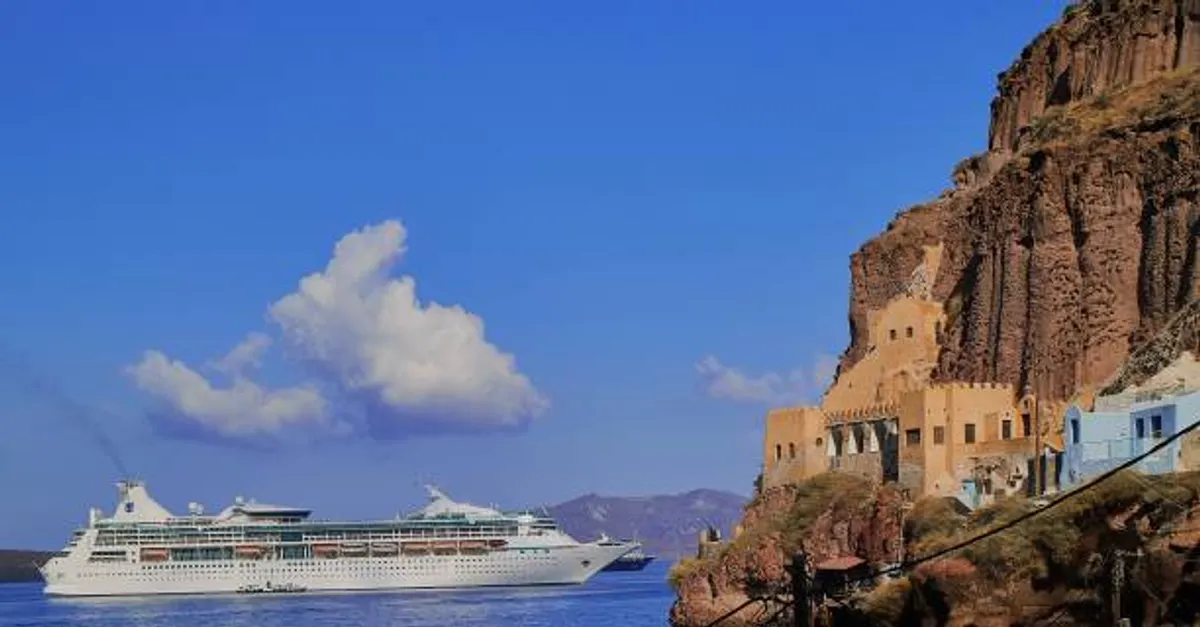 magnifique vue de l'île de Santorin | Photo : Getty Images