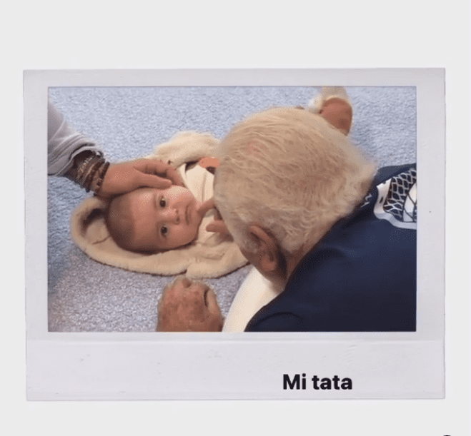 Vicente Fernández cantándole a su bisnieto Luca. | Foto: Captura de Instagram / latinshownews