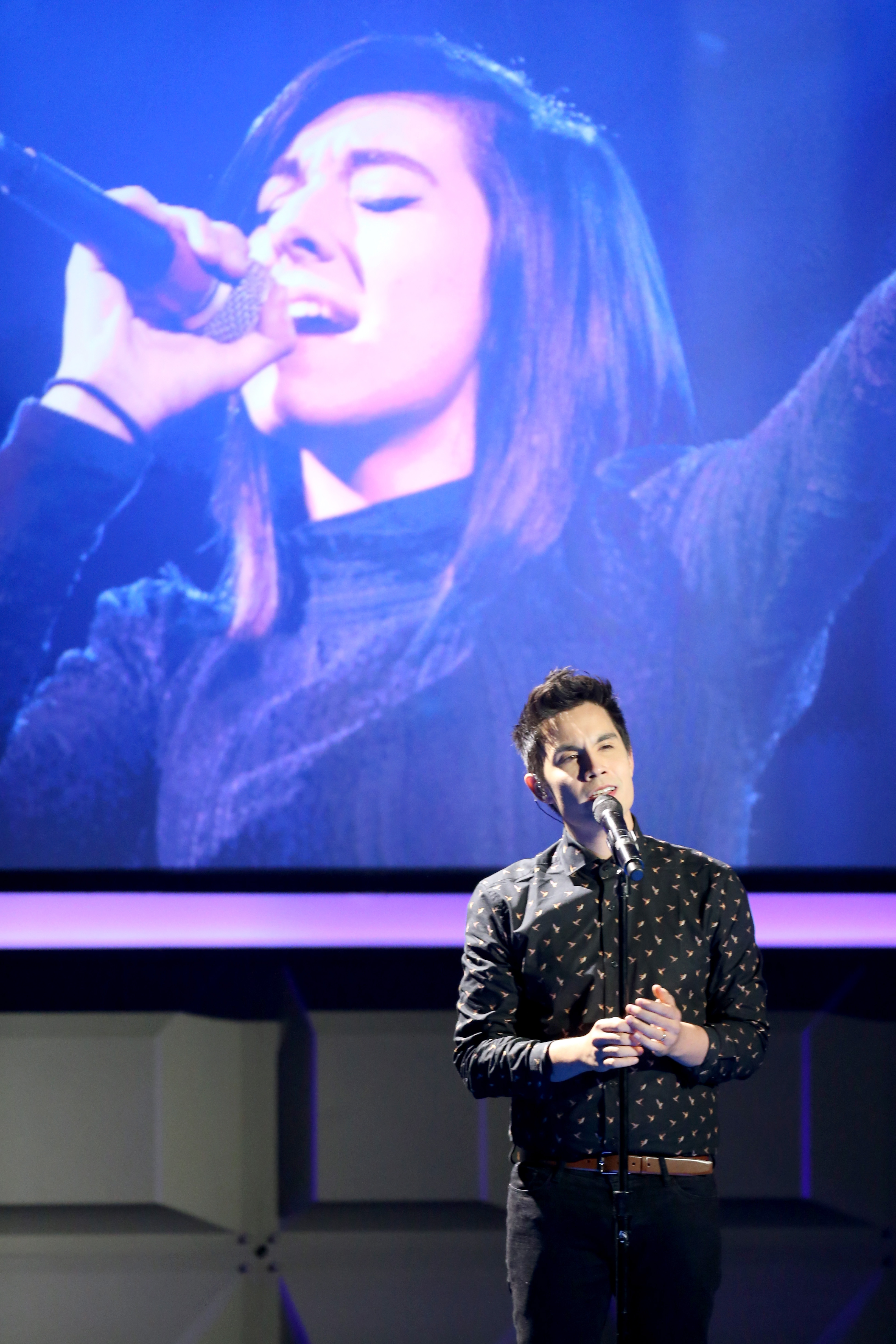 Sam Tsui performing during a tribute to the Christina Grimmie during the 6th annual Streamy Awards on October 4, 2016, in Beverly Hills, California. | Source: Getty Images