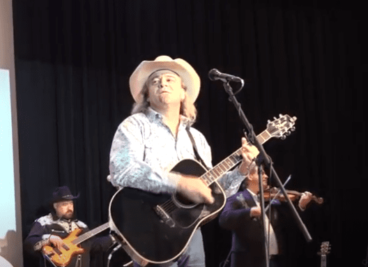 Doug Supernaw performs during the 2017 Texas Country Music Awards. | Source: YouTube/Texas County Music Association.